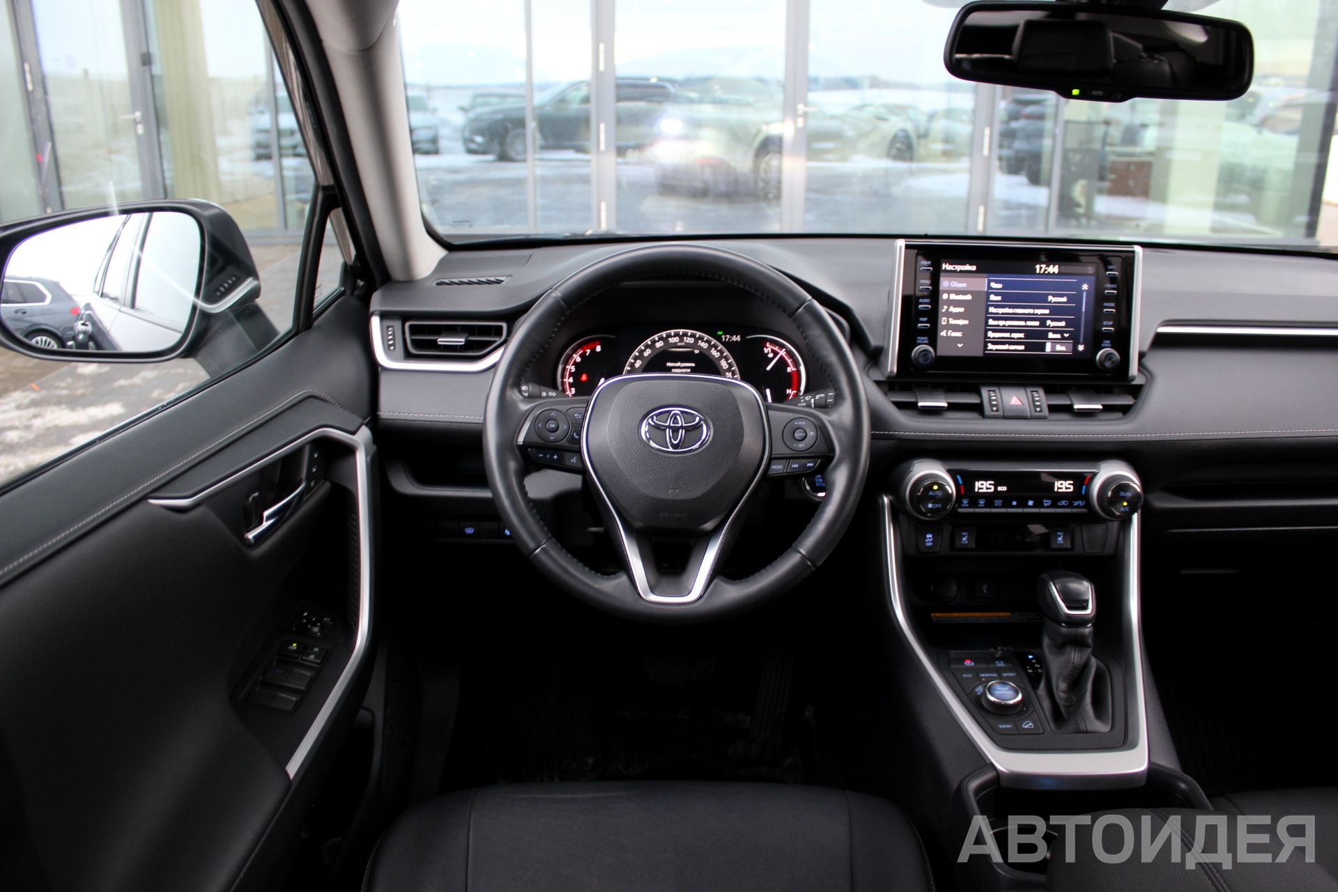 Toyota RAV4 фото 9