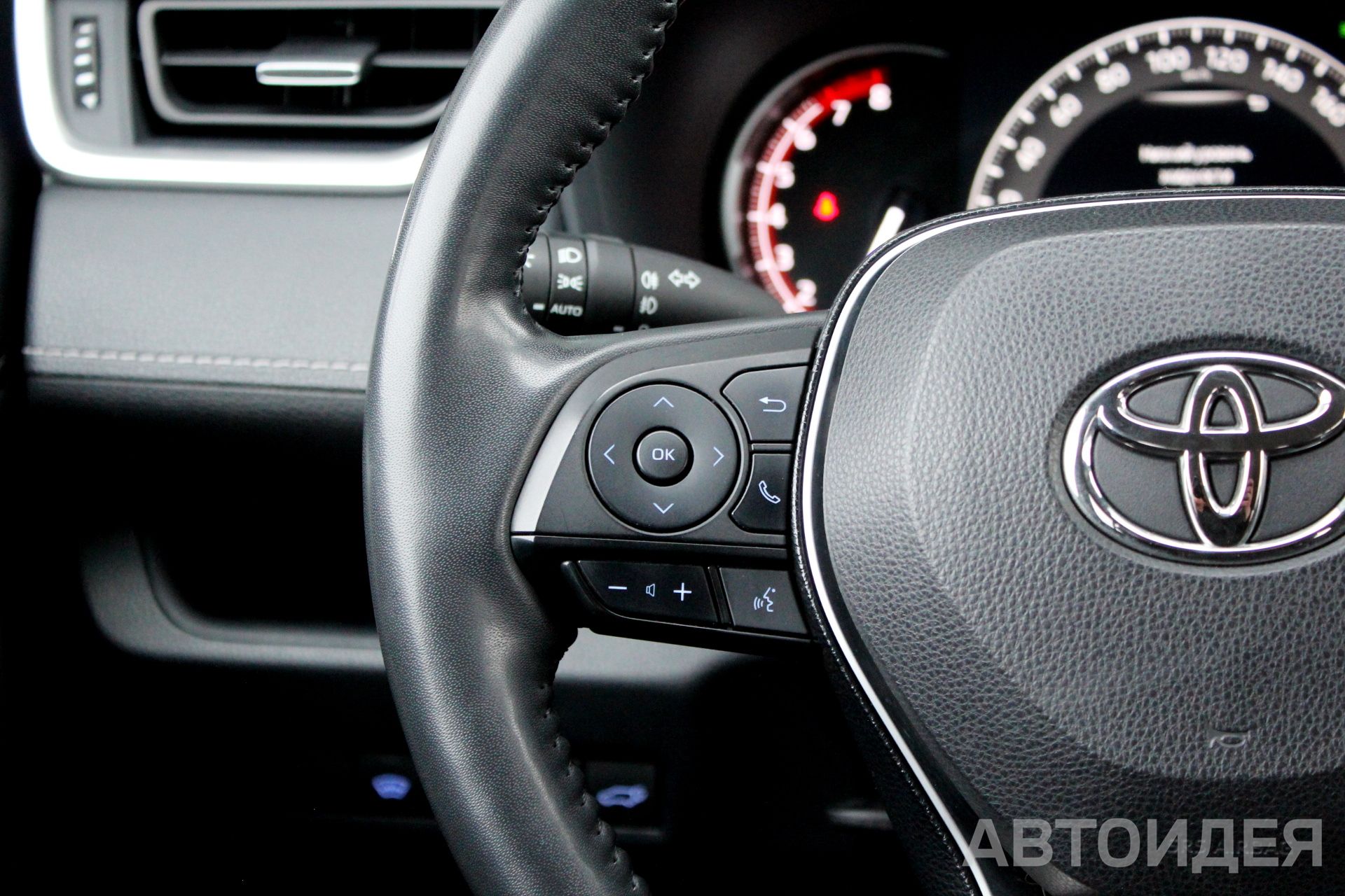 Toyota RAV4 фото 10