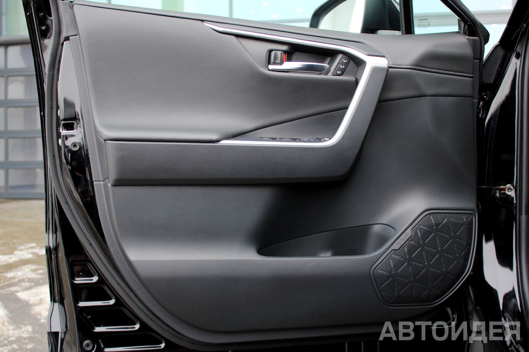 Toyota RAV4 фото 16