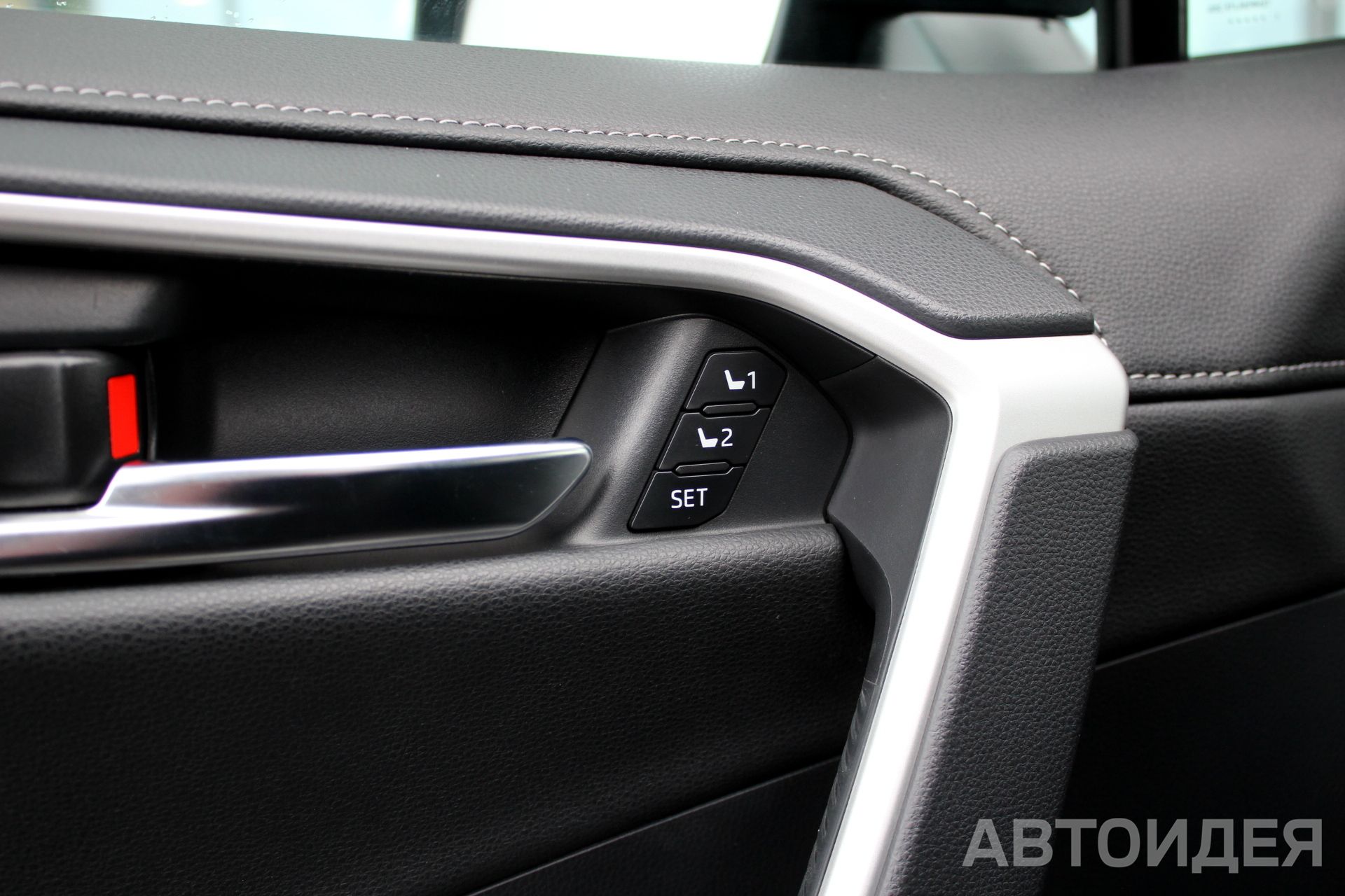 Toyota RAV4 фото 17