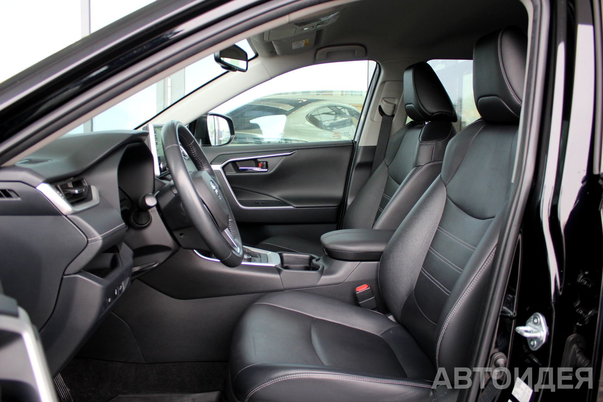 Toyota RAV4 фото 18