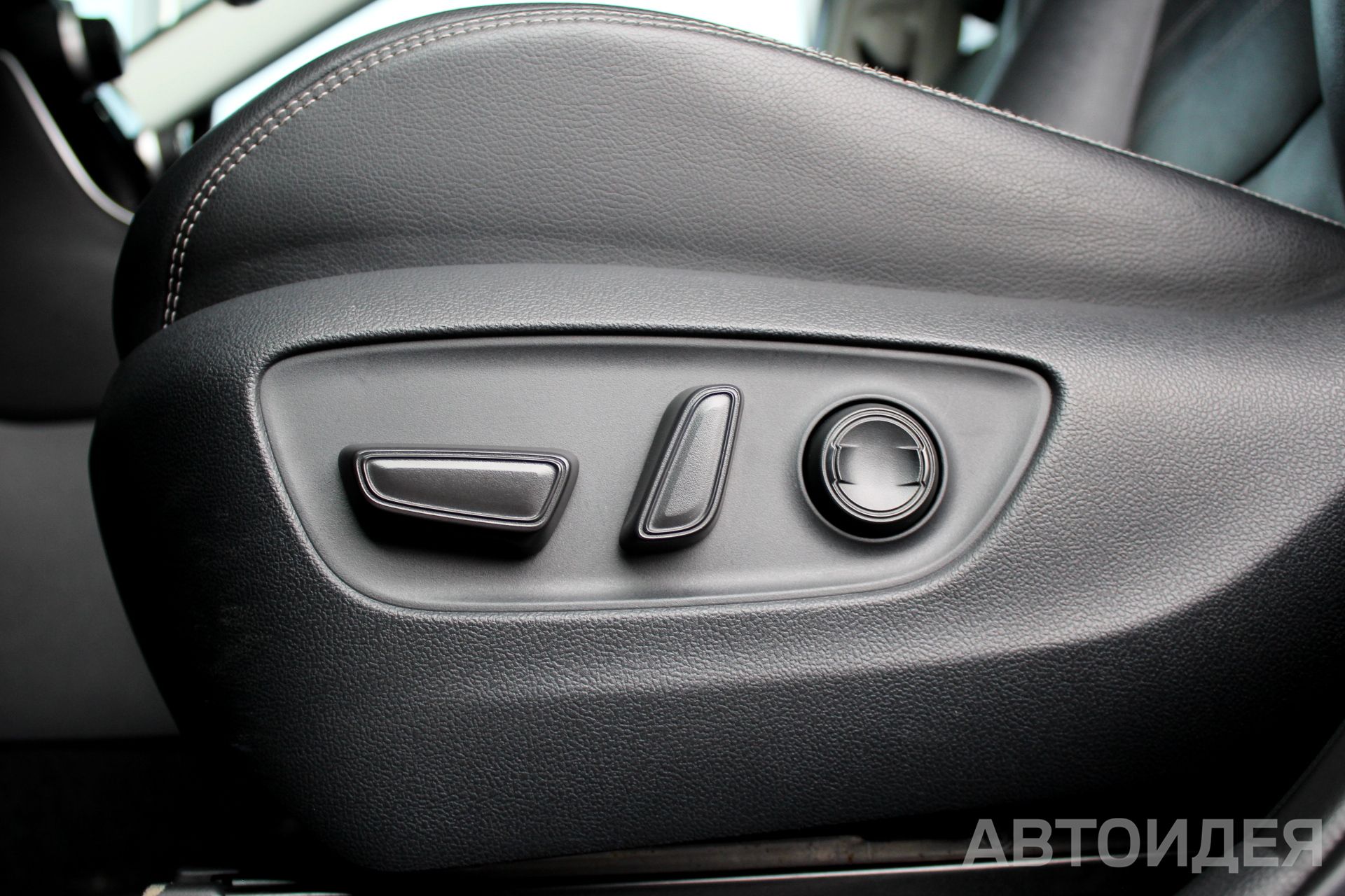 Toyota RAV4 фото 19