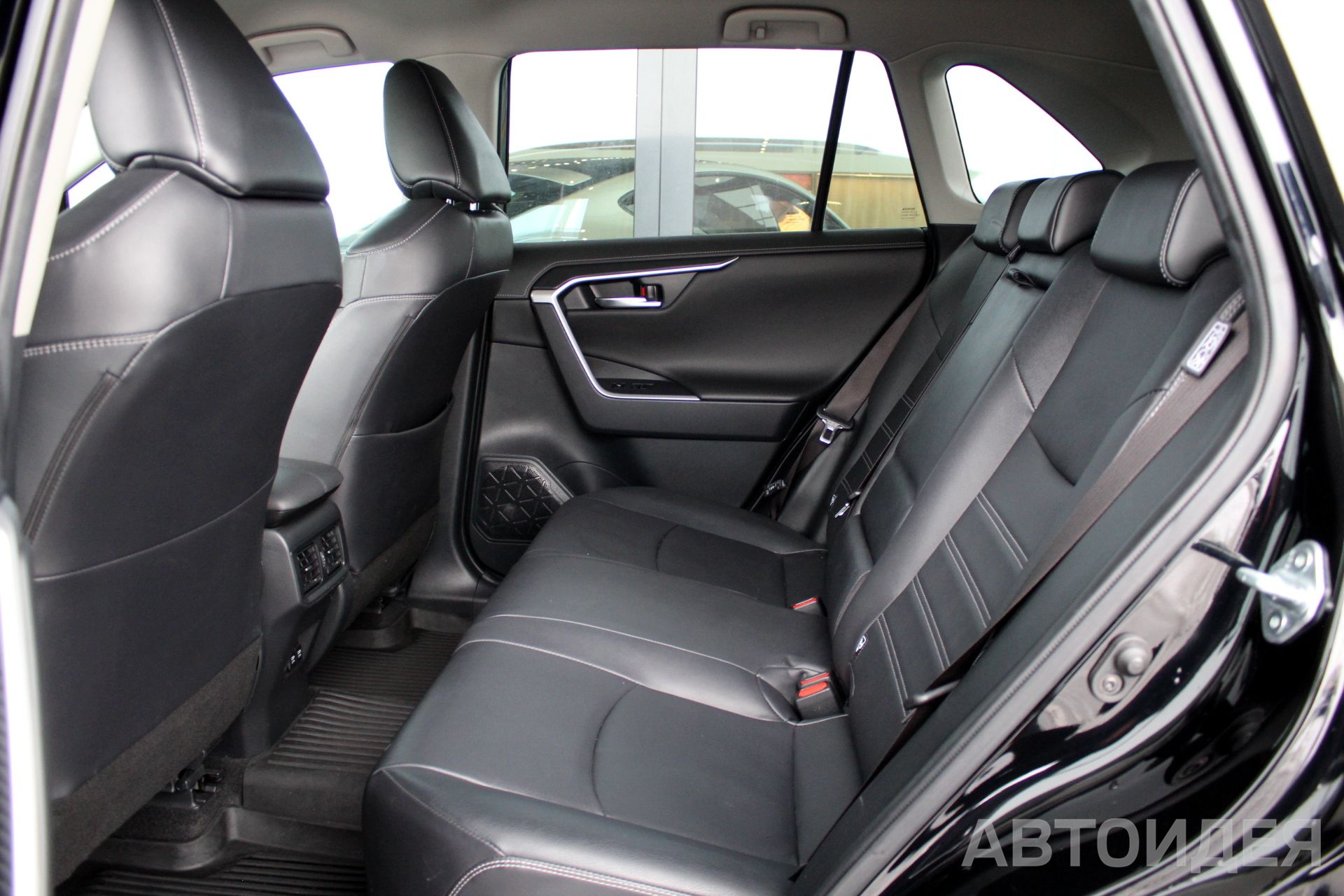 Toyota RAV4 фото 22