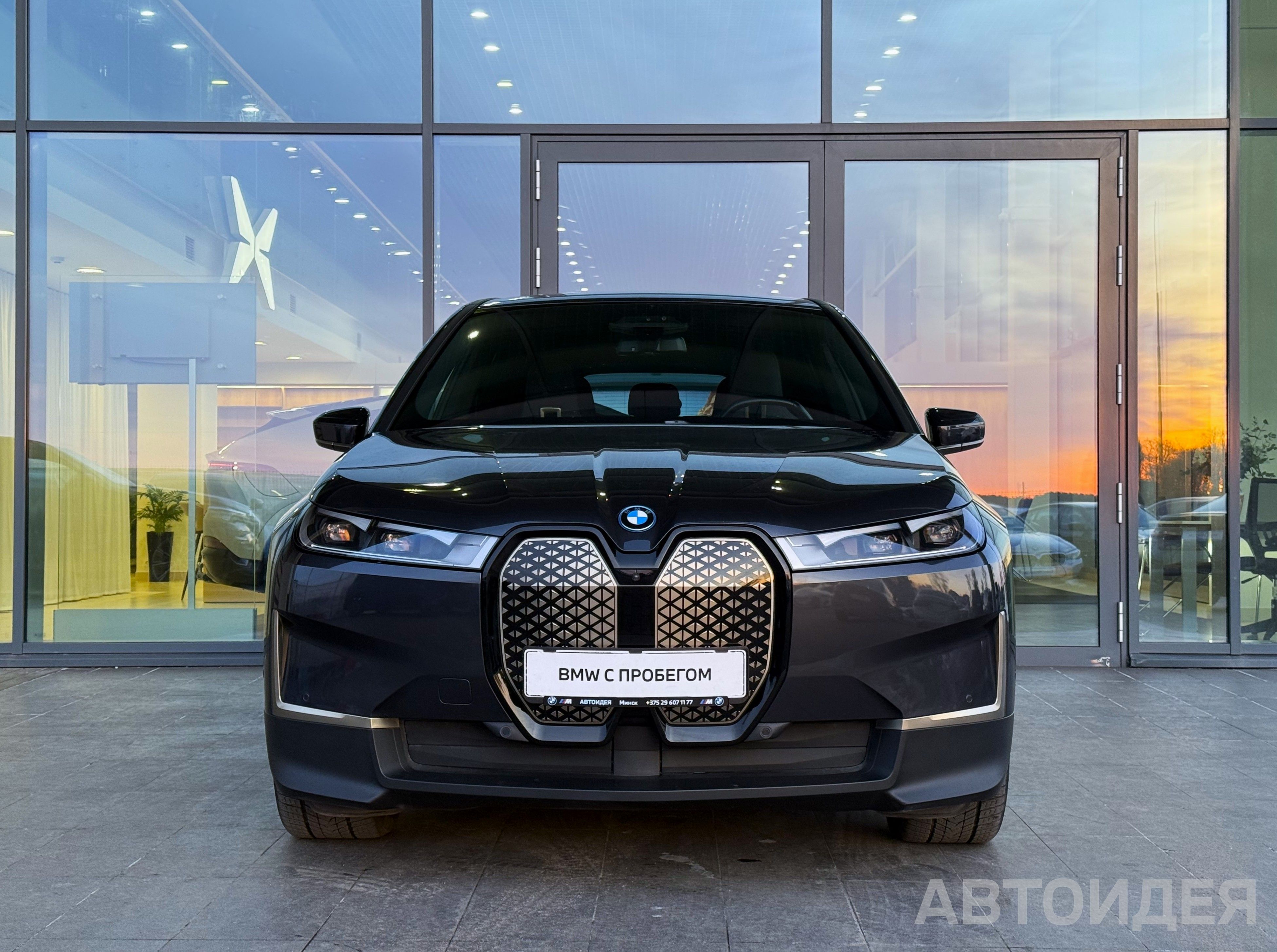 BMW i iX xDrive40 Серый софисто с бриллиантовым эффектом фото 1