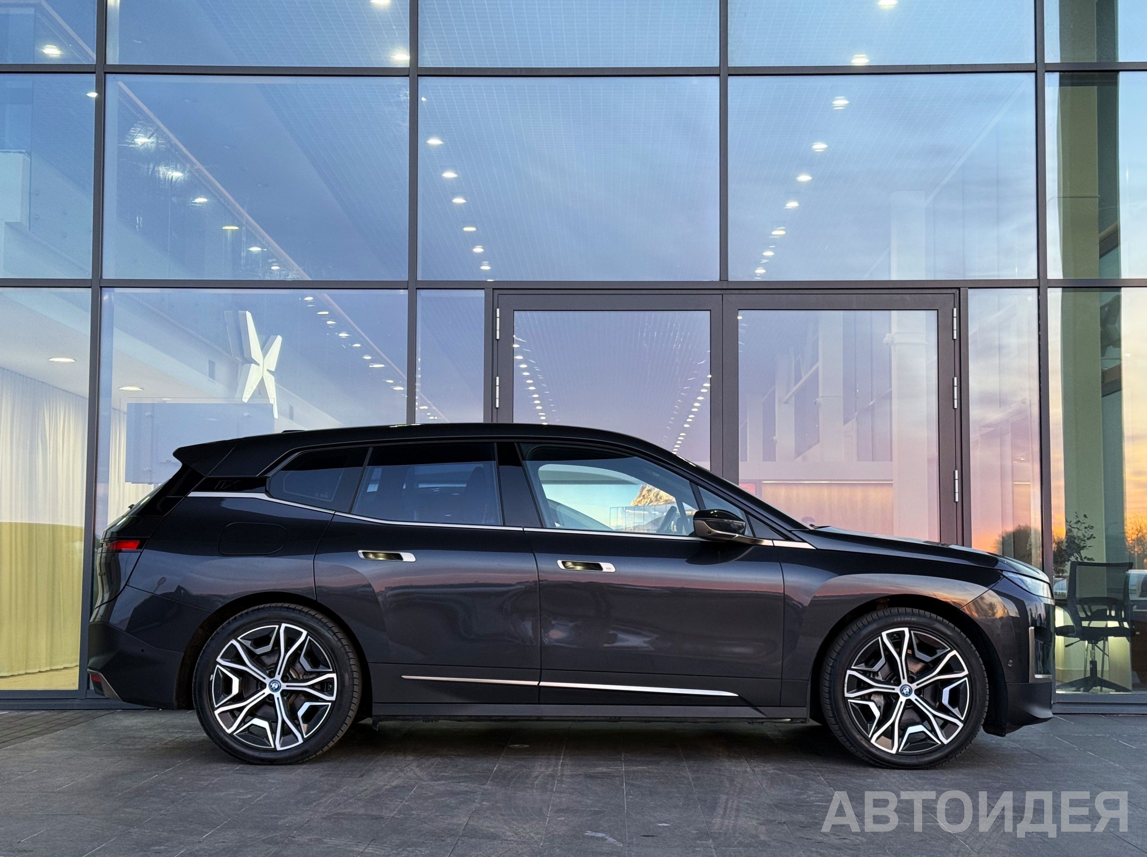 BMW i iX xDrive40 Серый софисто с бриллиантовым эффектом фото 2