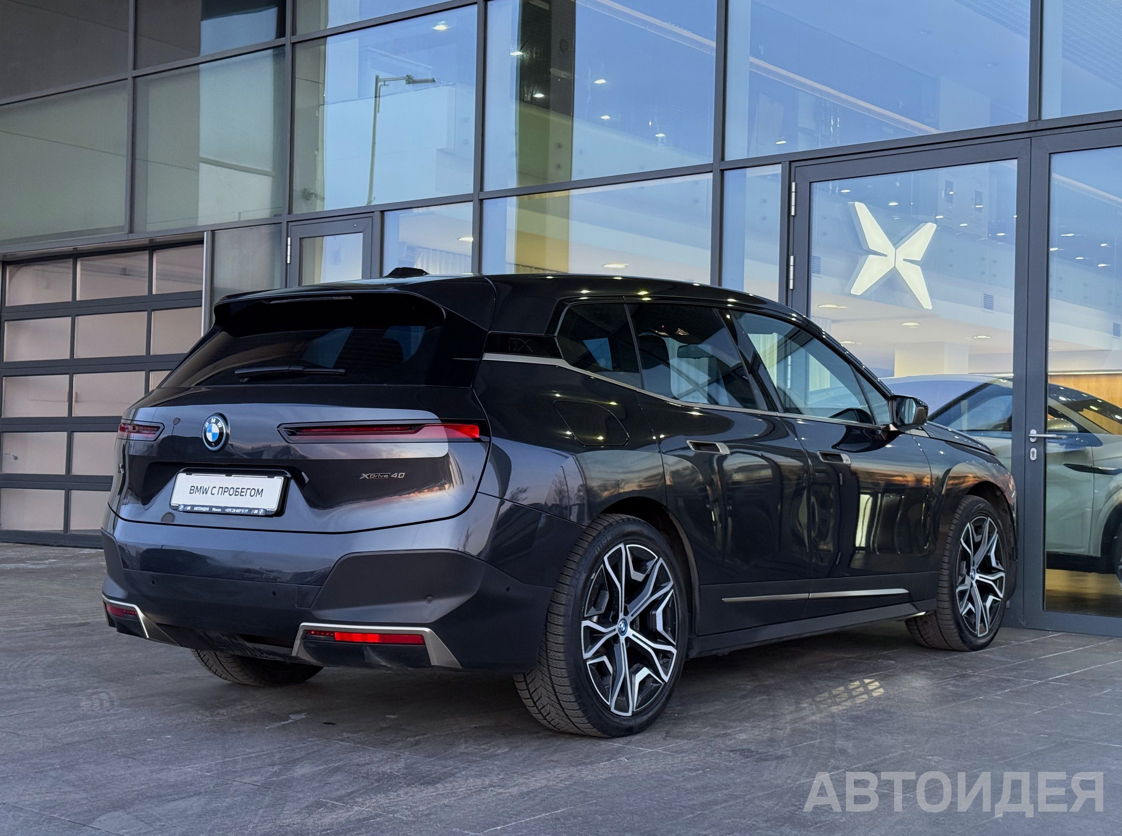BMW i iX xDrive40 Серый софисто с бриллиантовым эффектом фото 3