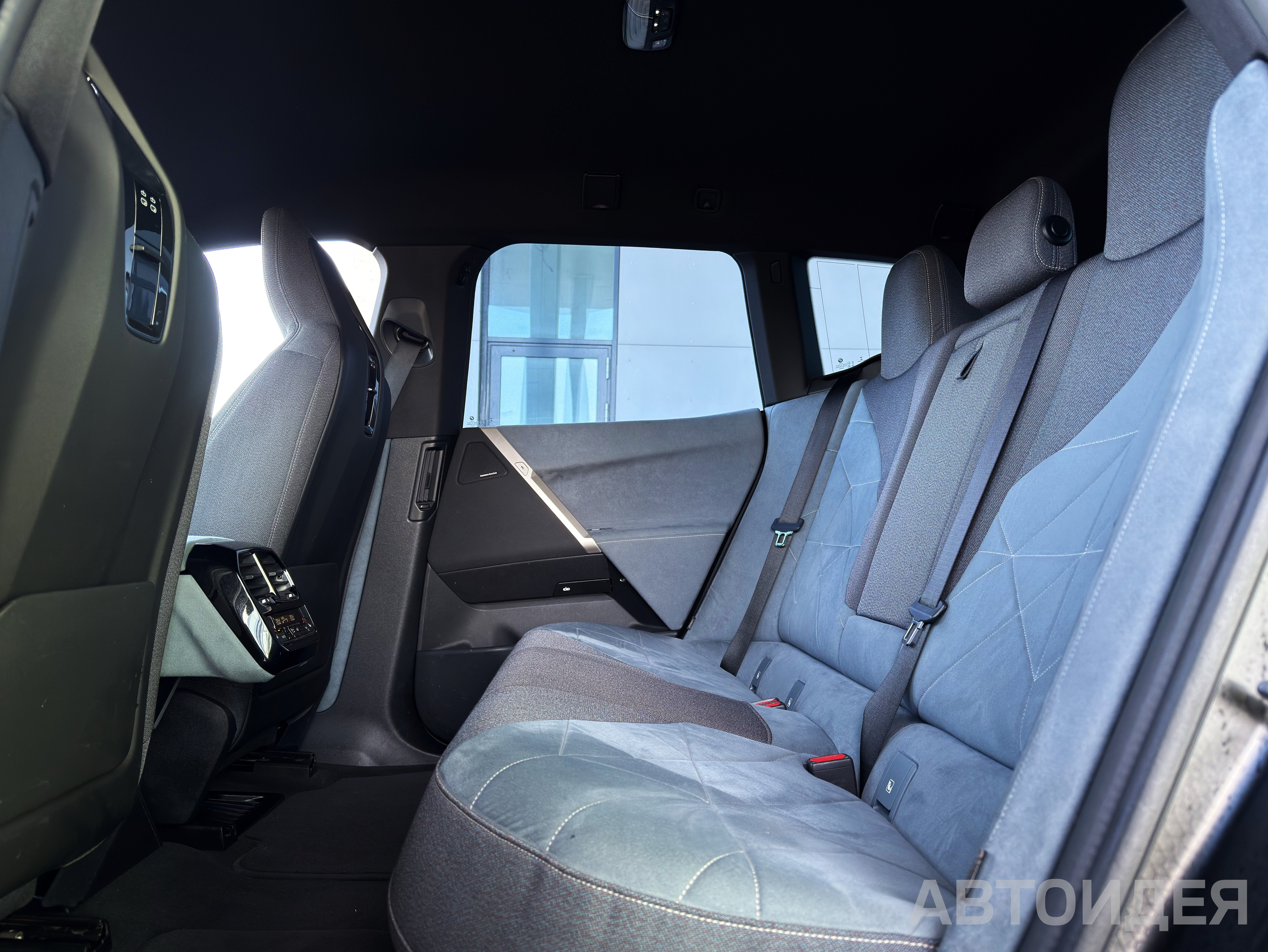 BMW i iX xDrive40 Серый софисто с бриллиантовым эффектом фото 14