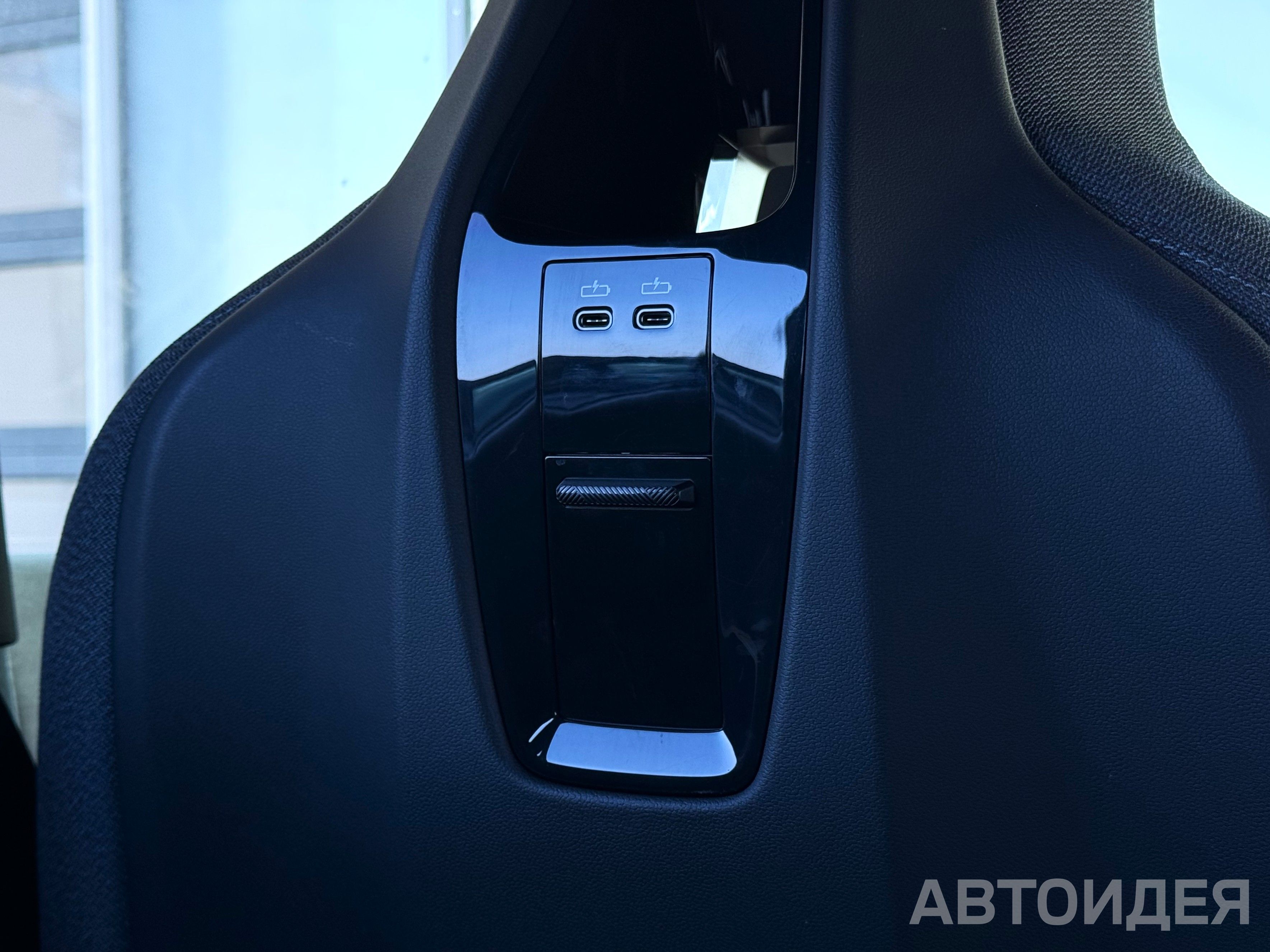 BMW i iX xDrive40 Серый софисто с бриллиантовым эффектом фото 16