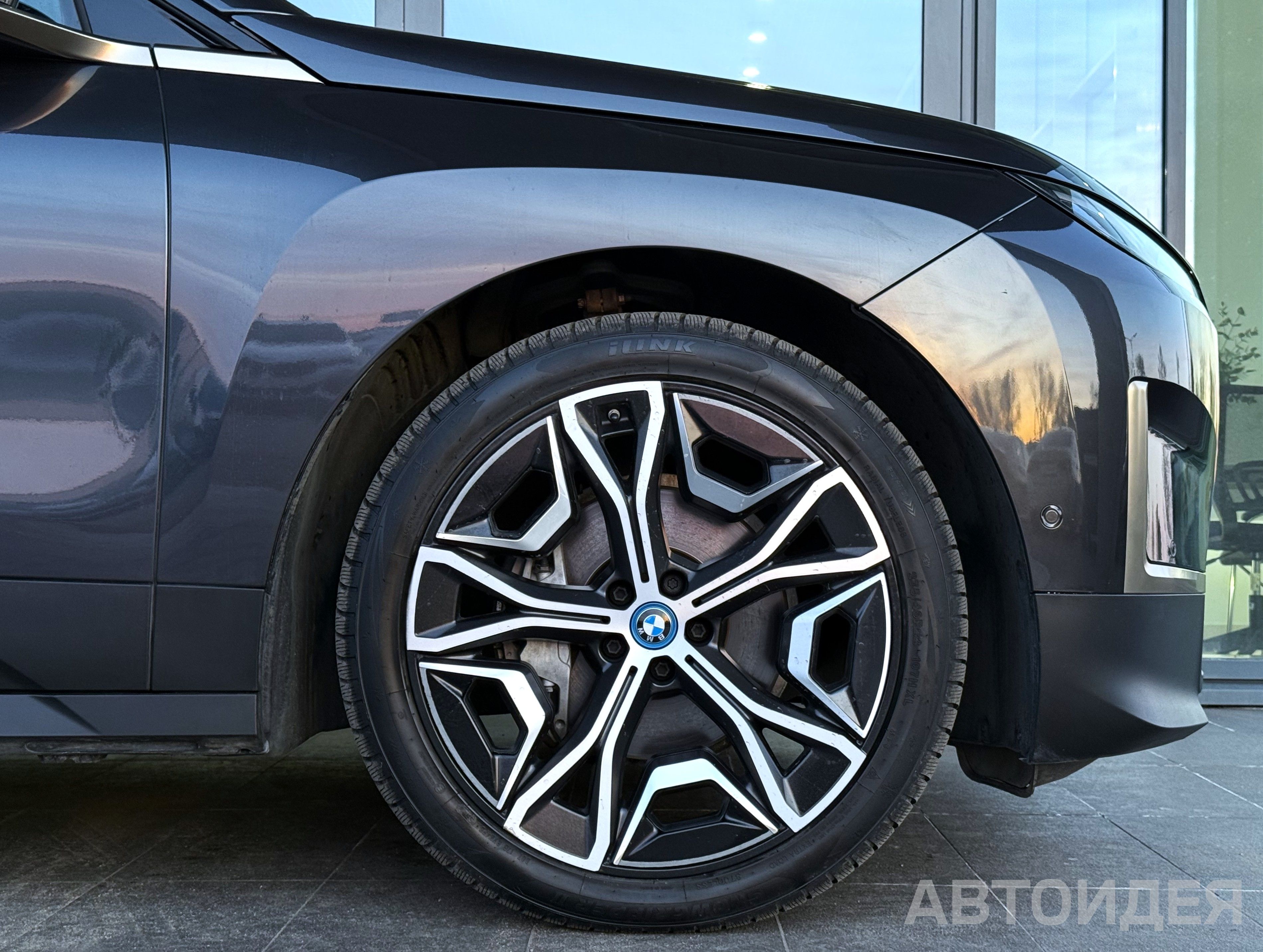 BMW i iX xDrive40 Серый софисто с бриллиантовым эффектом фото 28
