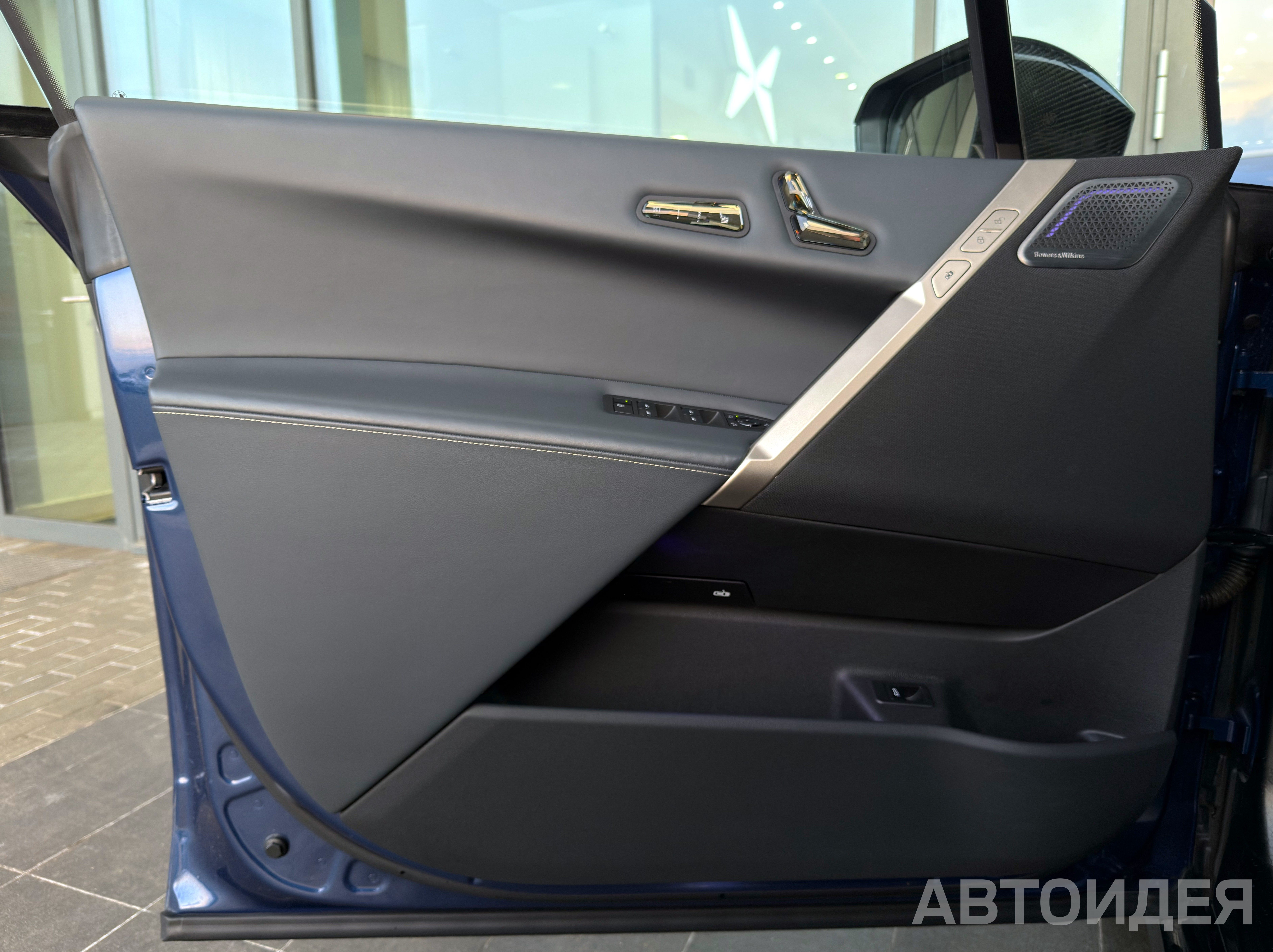 BMW i iX M60 Синий Фитоник металлик фото 9