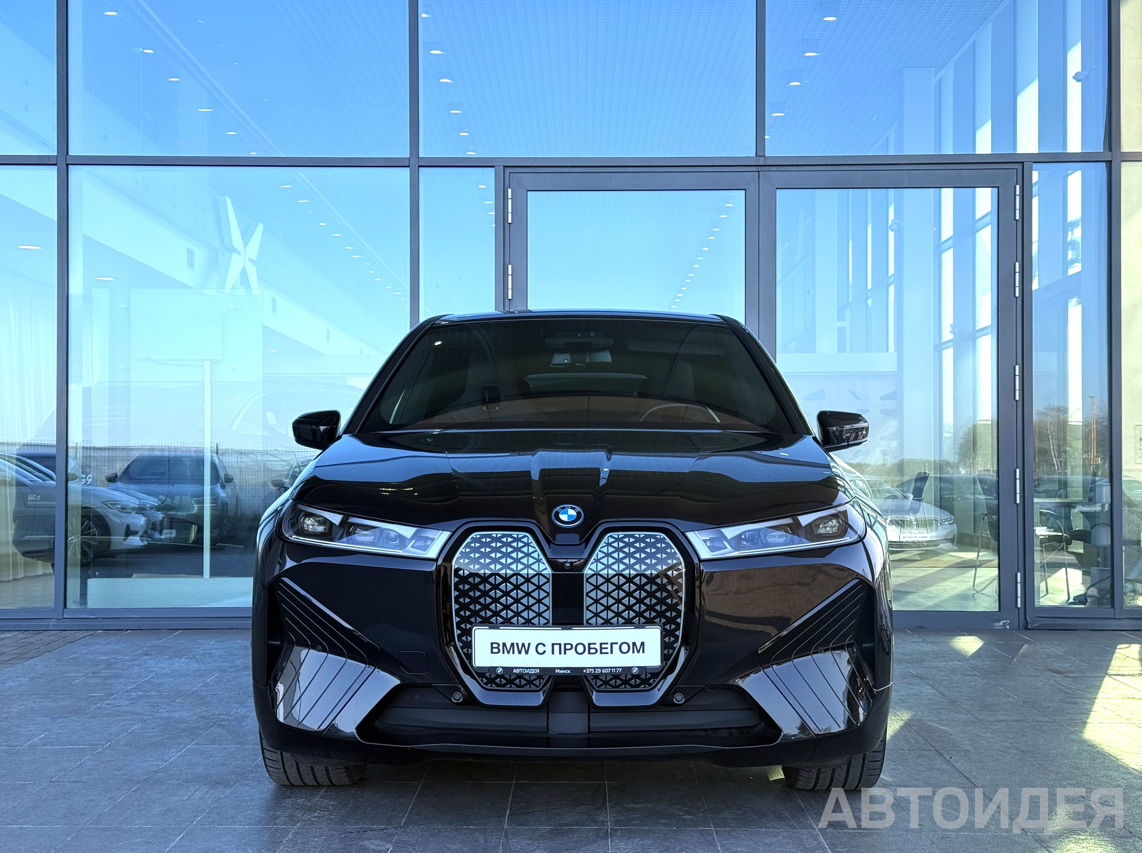 BMW i iX xDrive40 фото 1