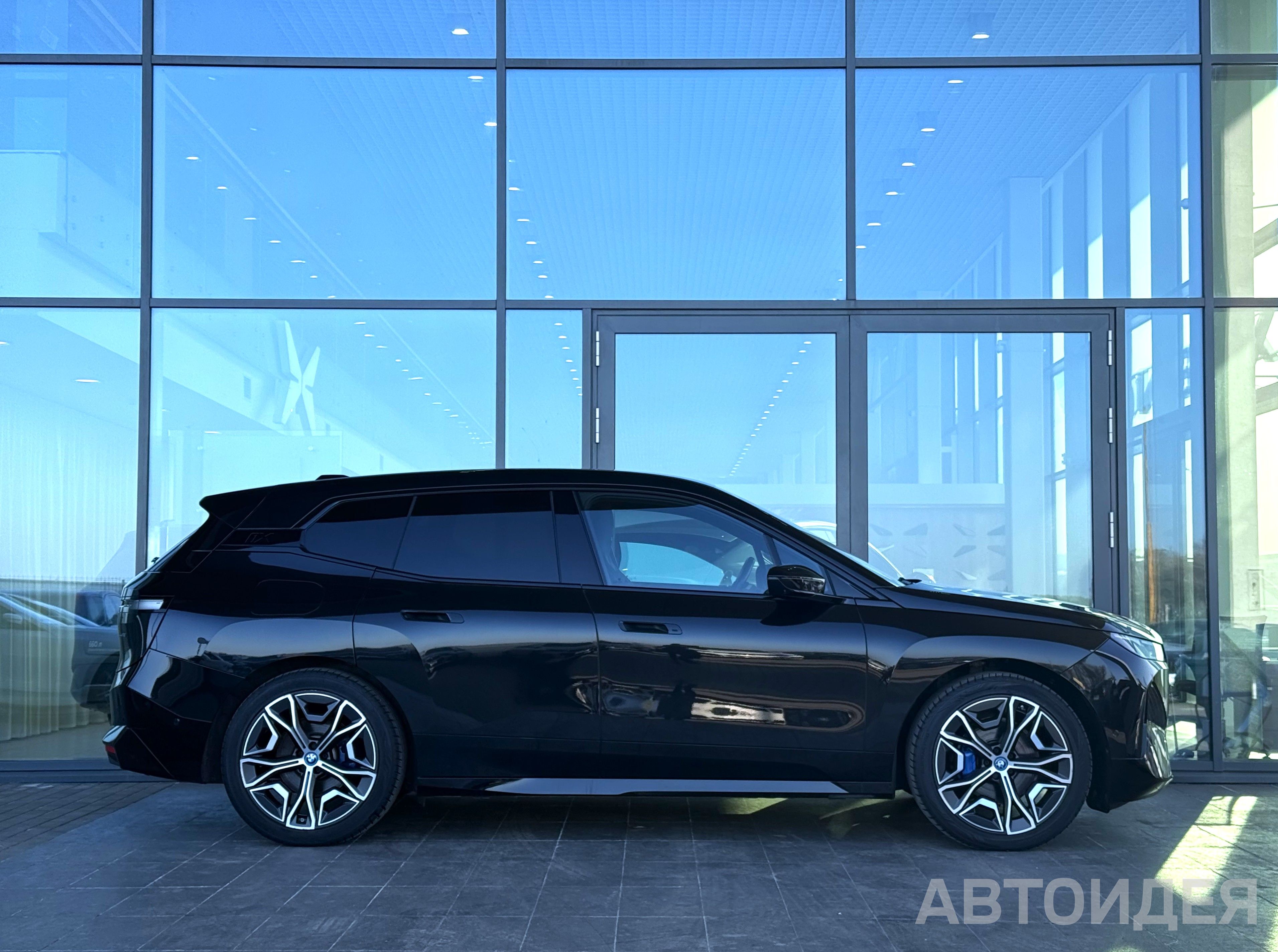 BMW i iX xDrive40 фото 2