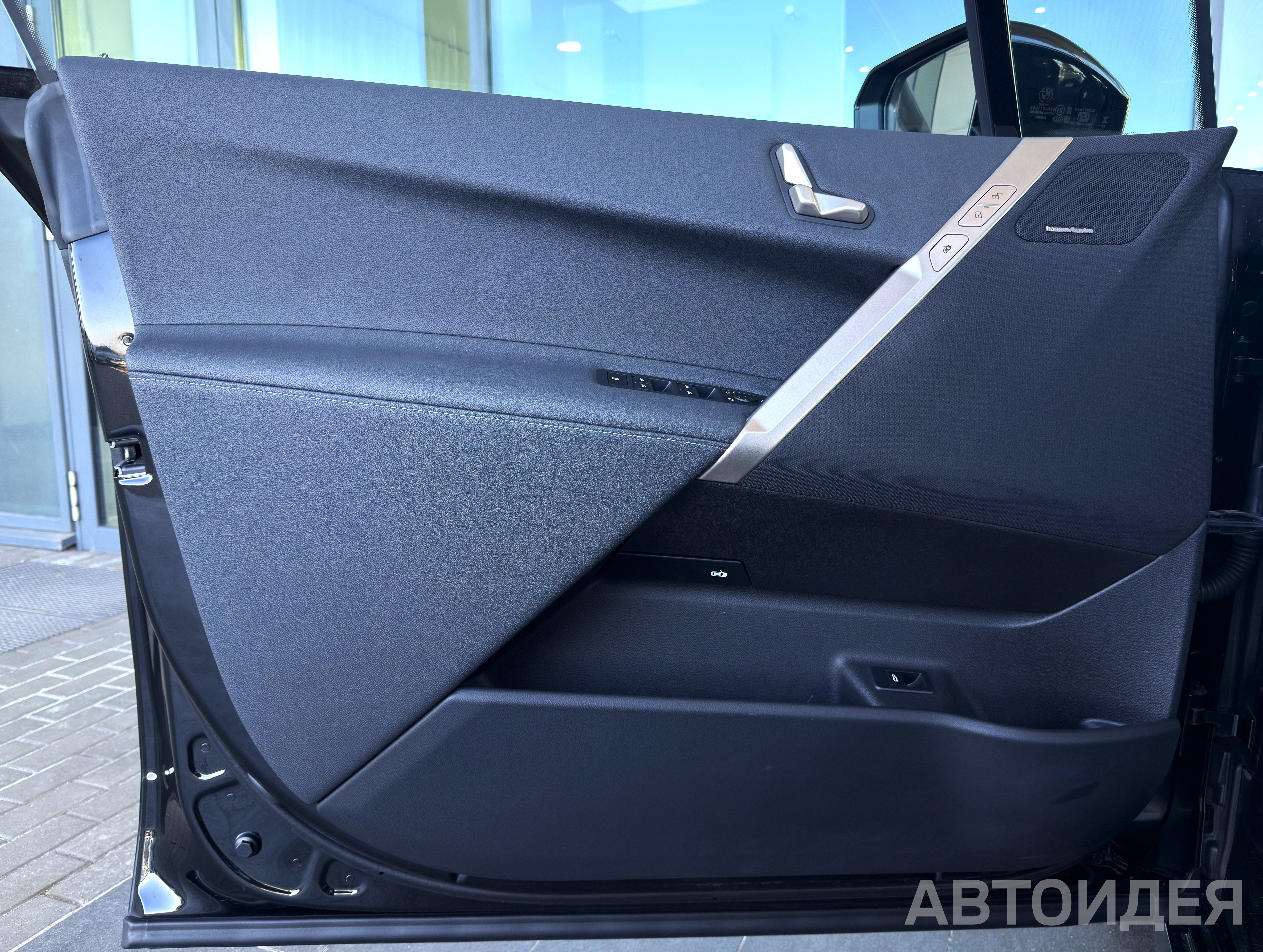 BMW i iX xDrive40 фото 10