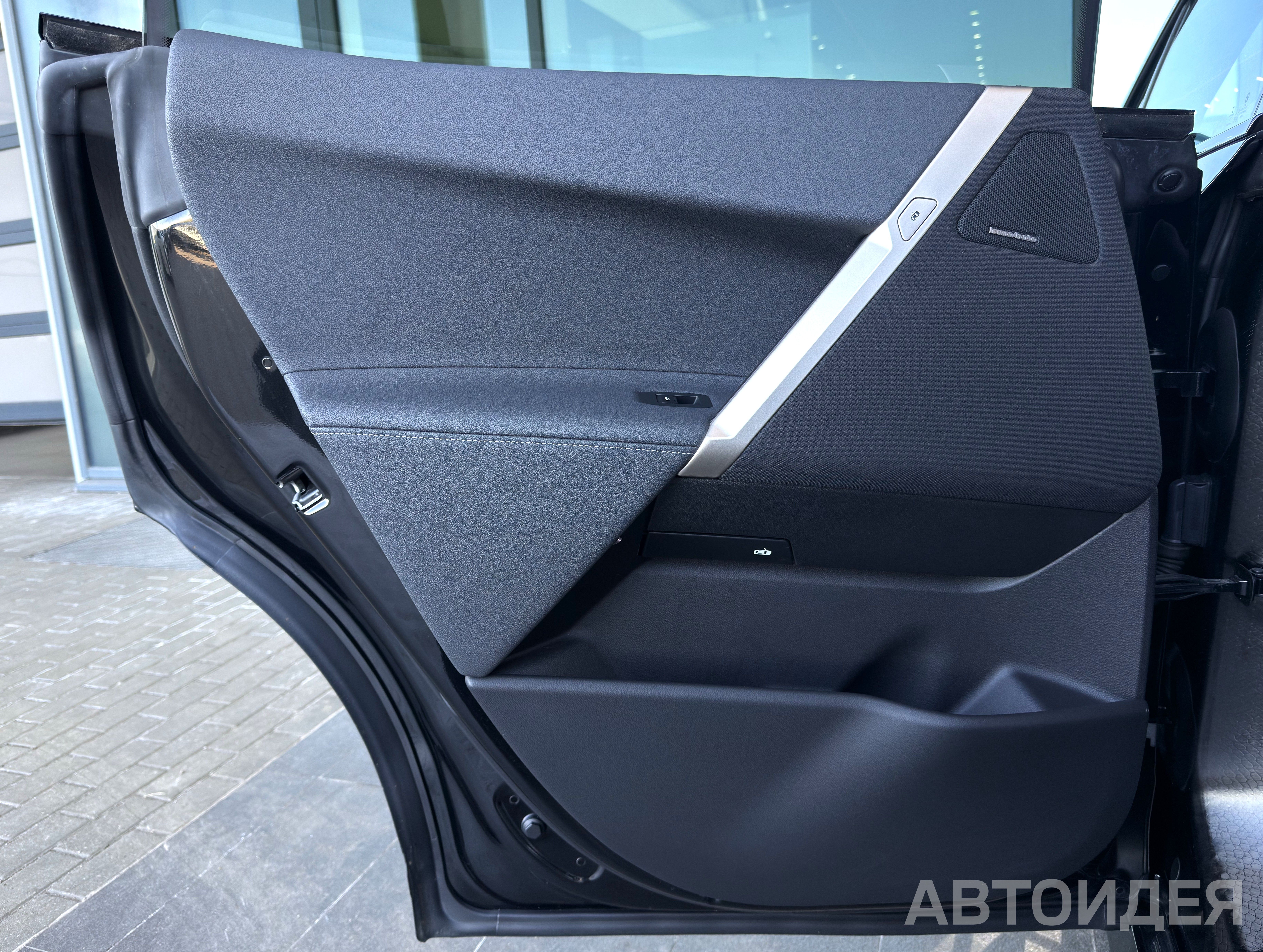 BMW i iX xDrive40 фото 13