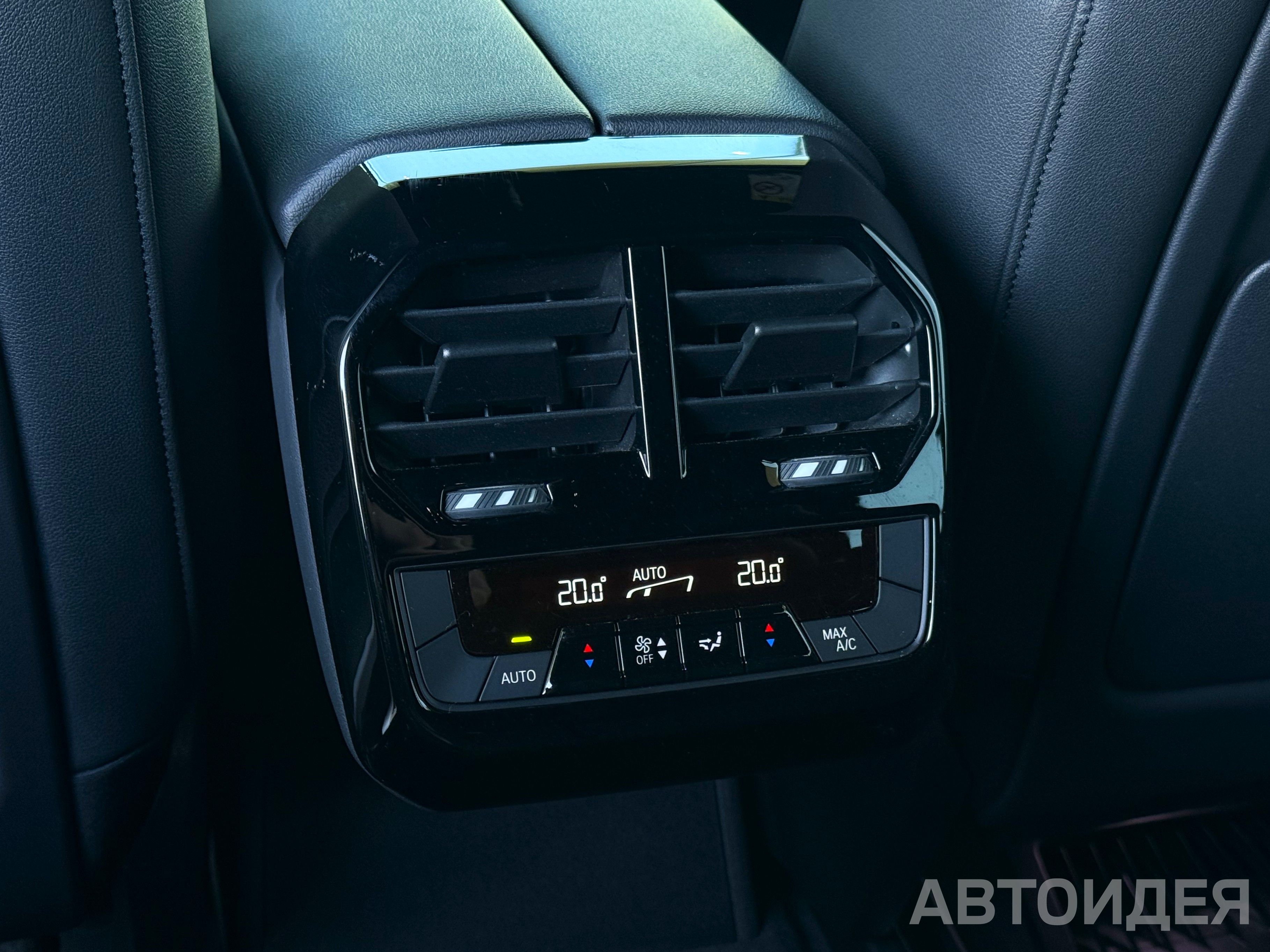 BMW i iX xDrive40 фото 15