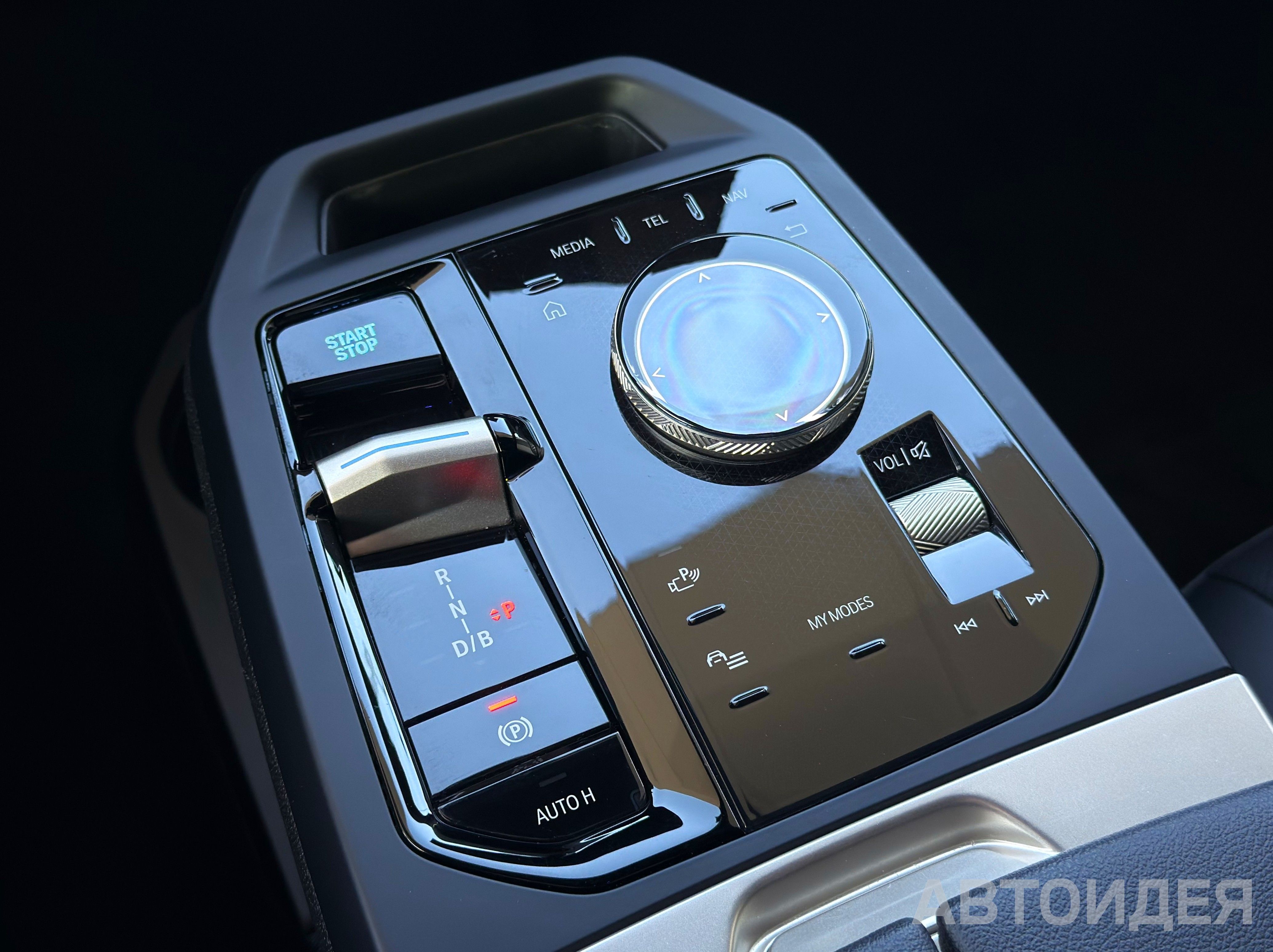 BMW i iX xDrive40 фото 16