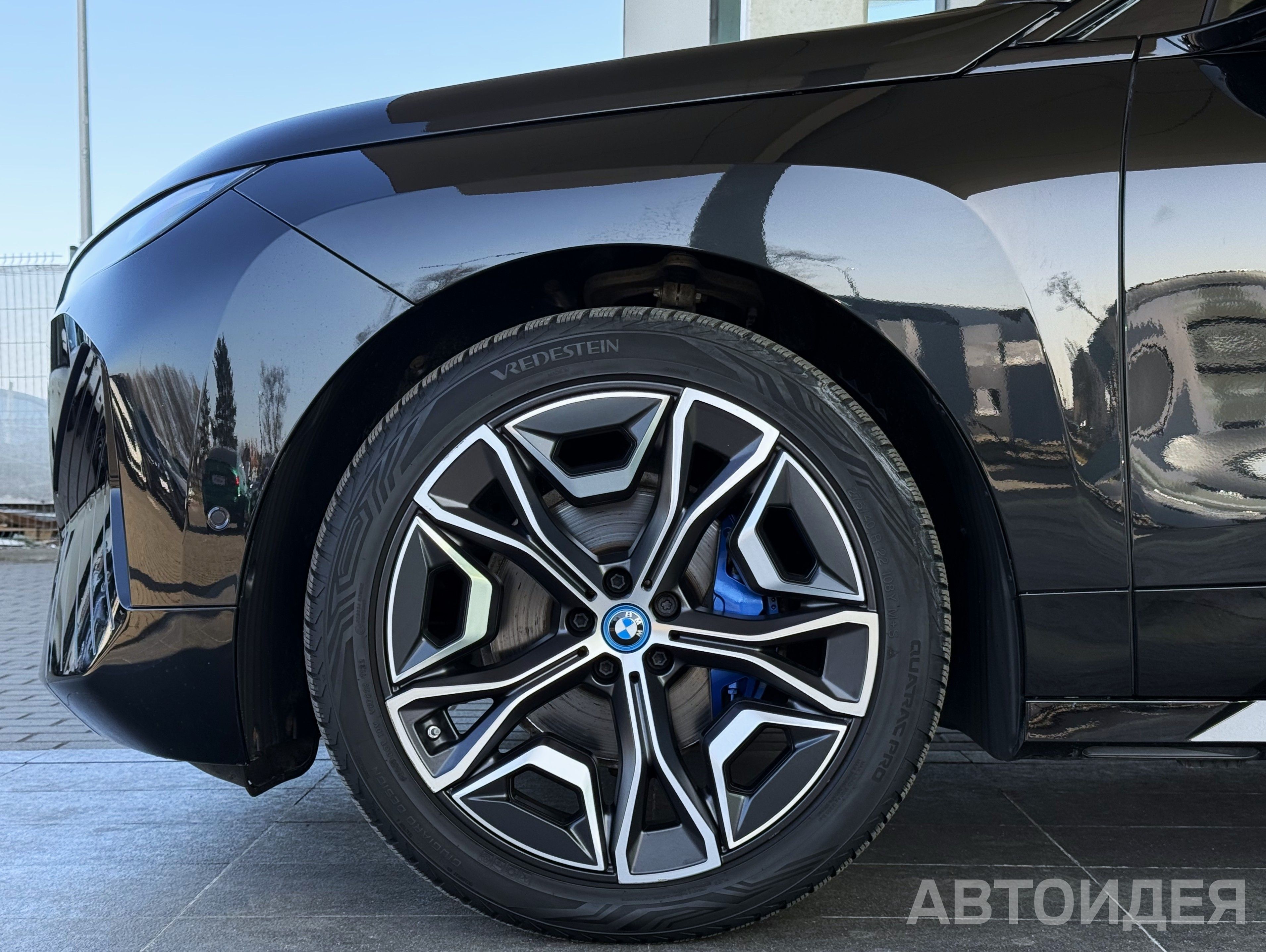 BMW i iX xDrive40 фото 26