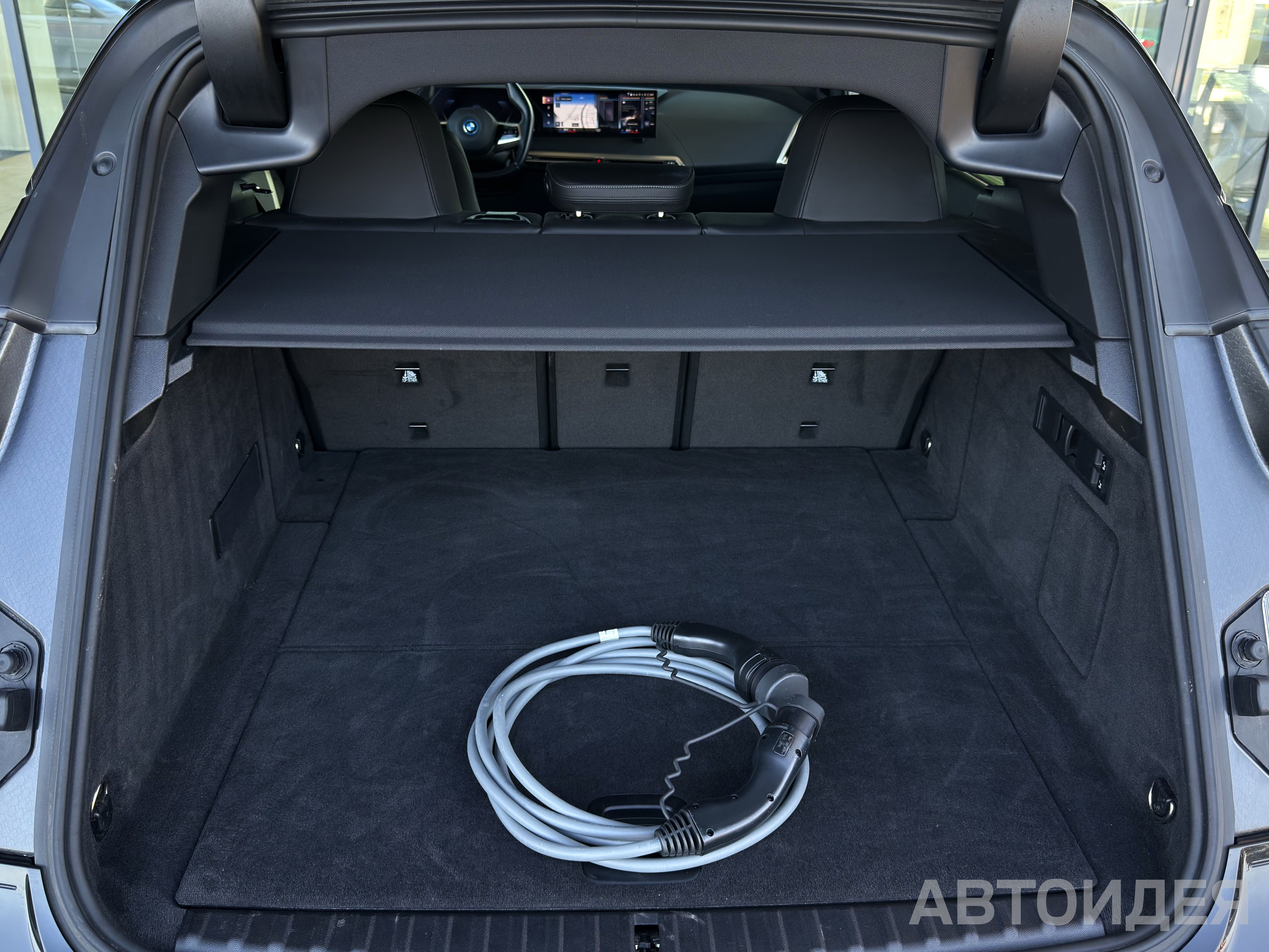 BMW i iX xDrive40 фото 29