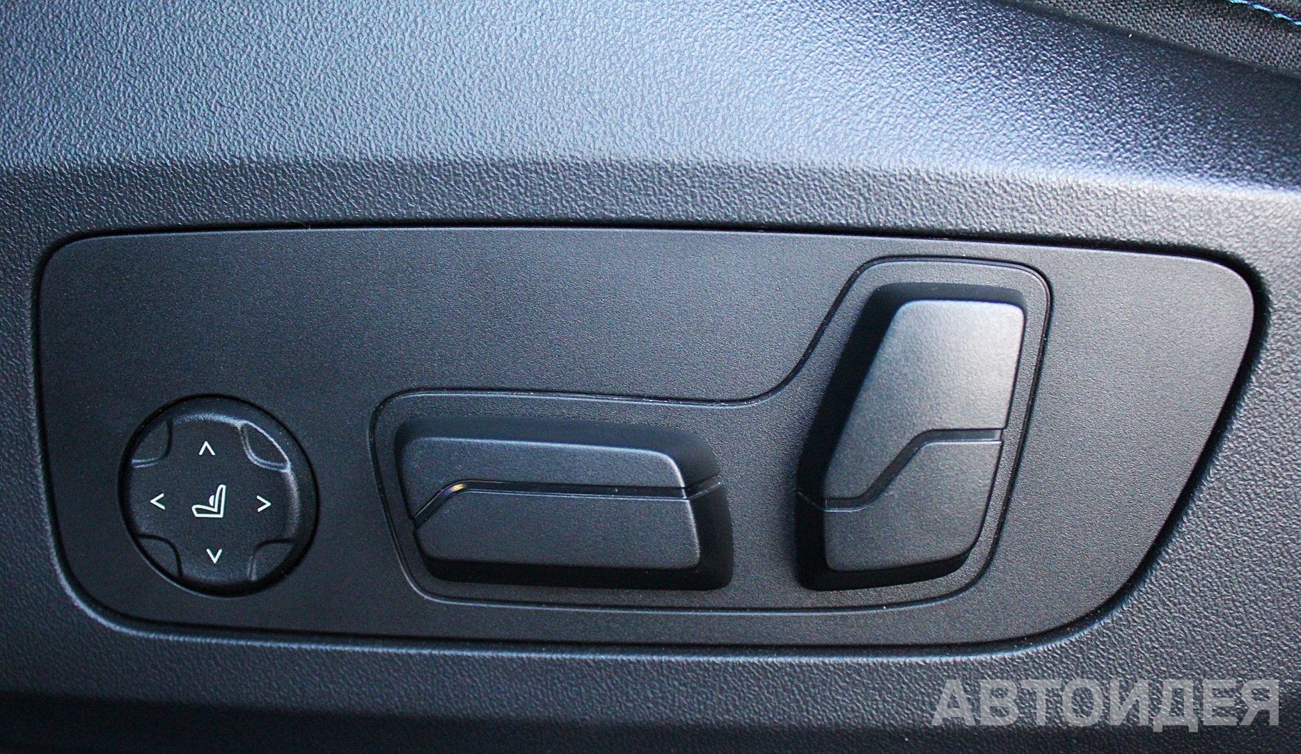 BMW i iX1 xDrive30L фото 11