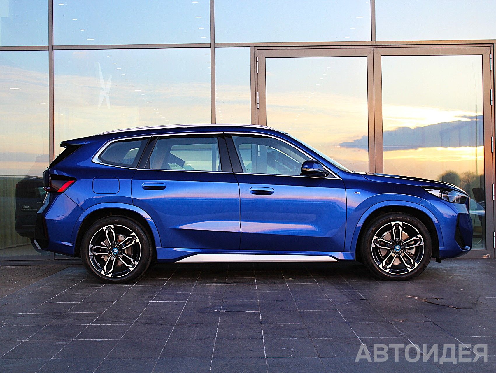 BMW i iX1 xDrive30L Синий Портимао металлик фото 2