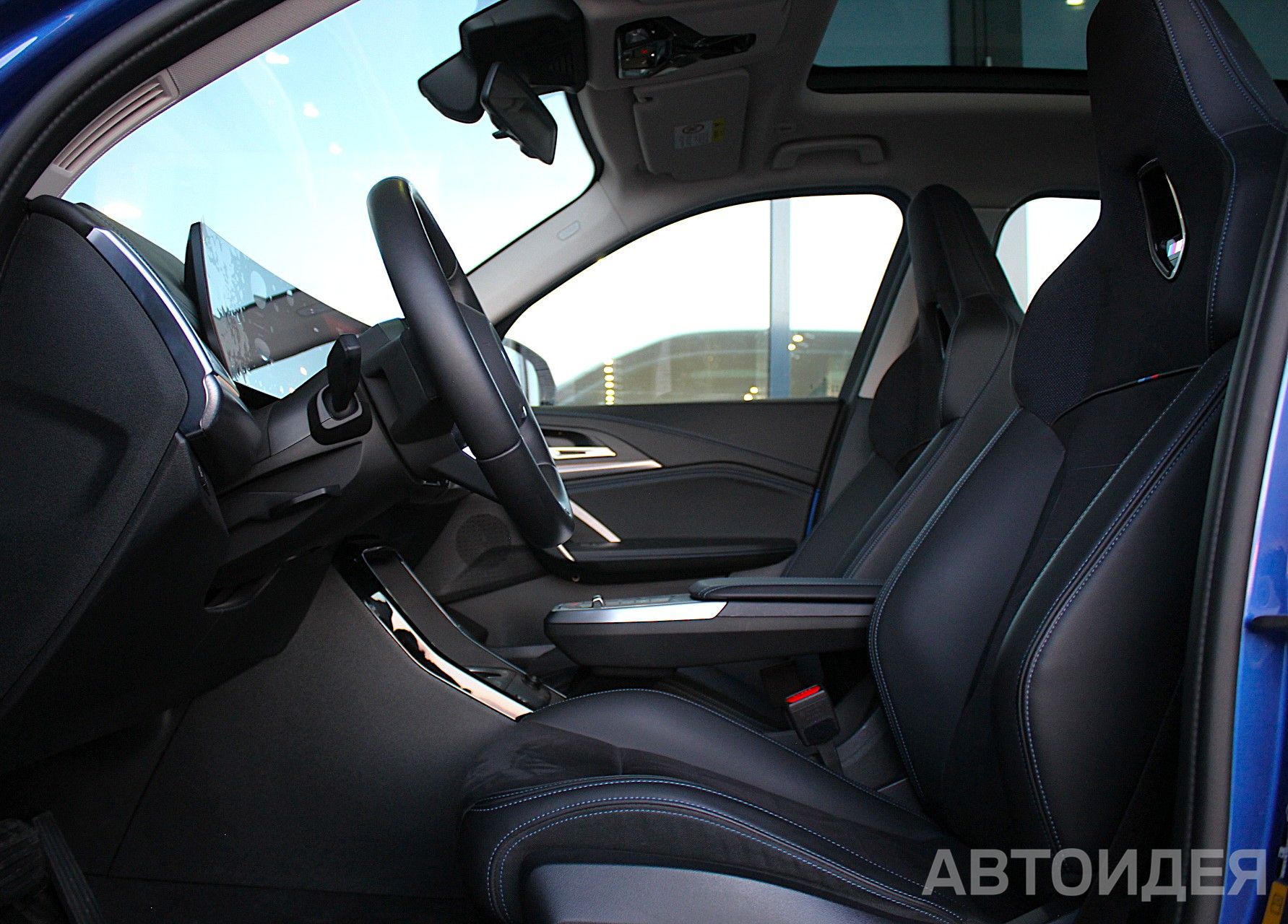 BMW i iX1 xDrive30L Синий Портимао металлик фото 12