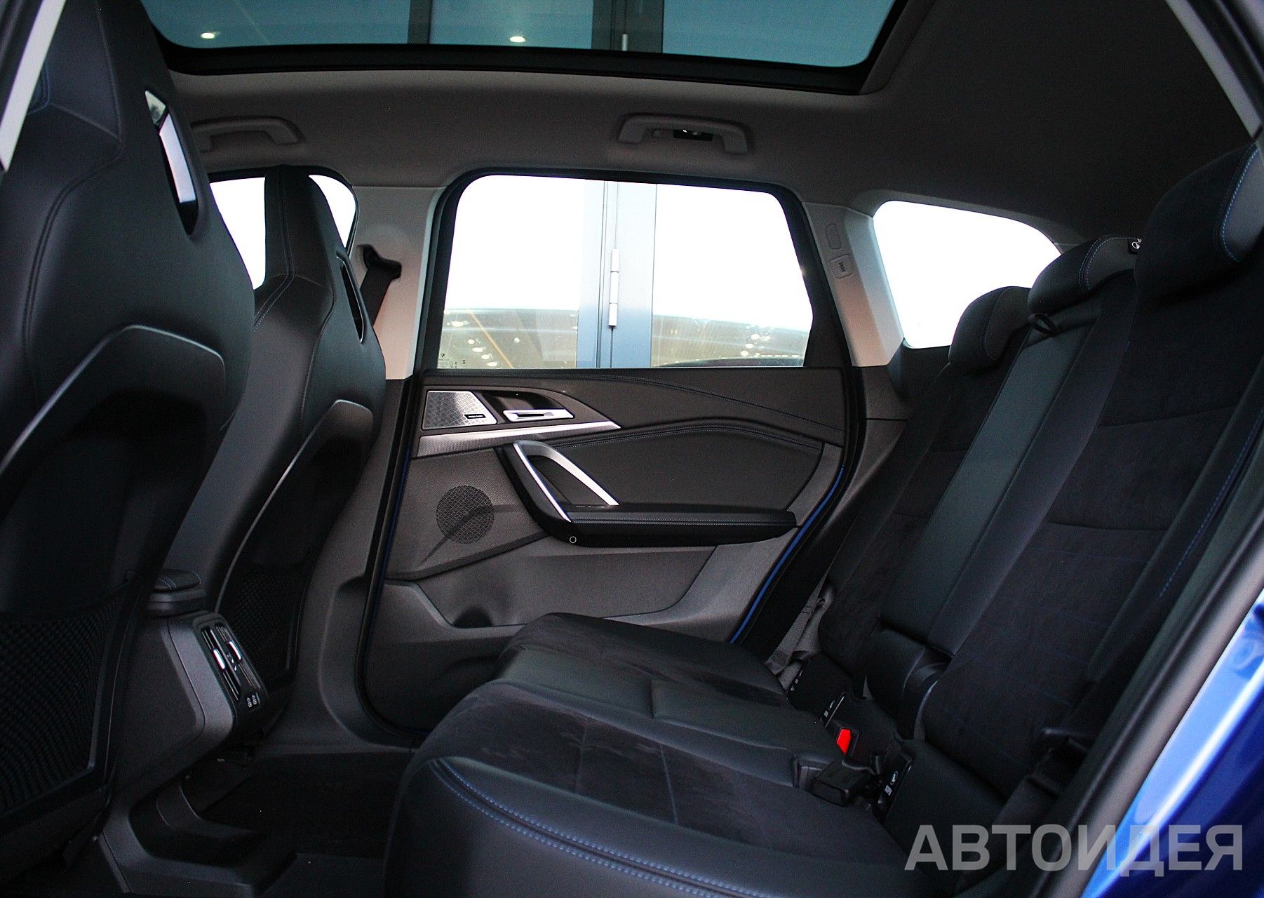 BMW i iX1 xDrive30L Синий Портимао металлик фото 14