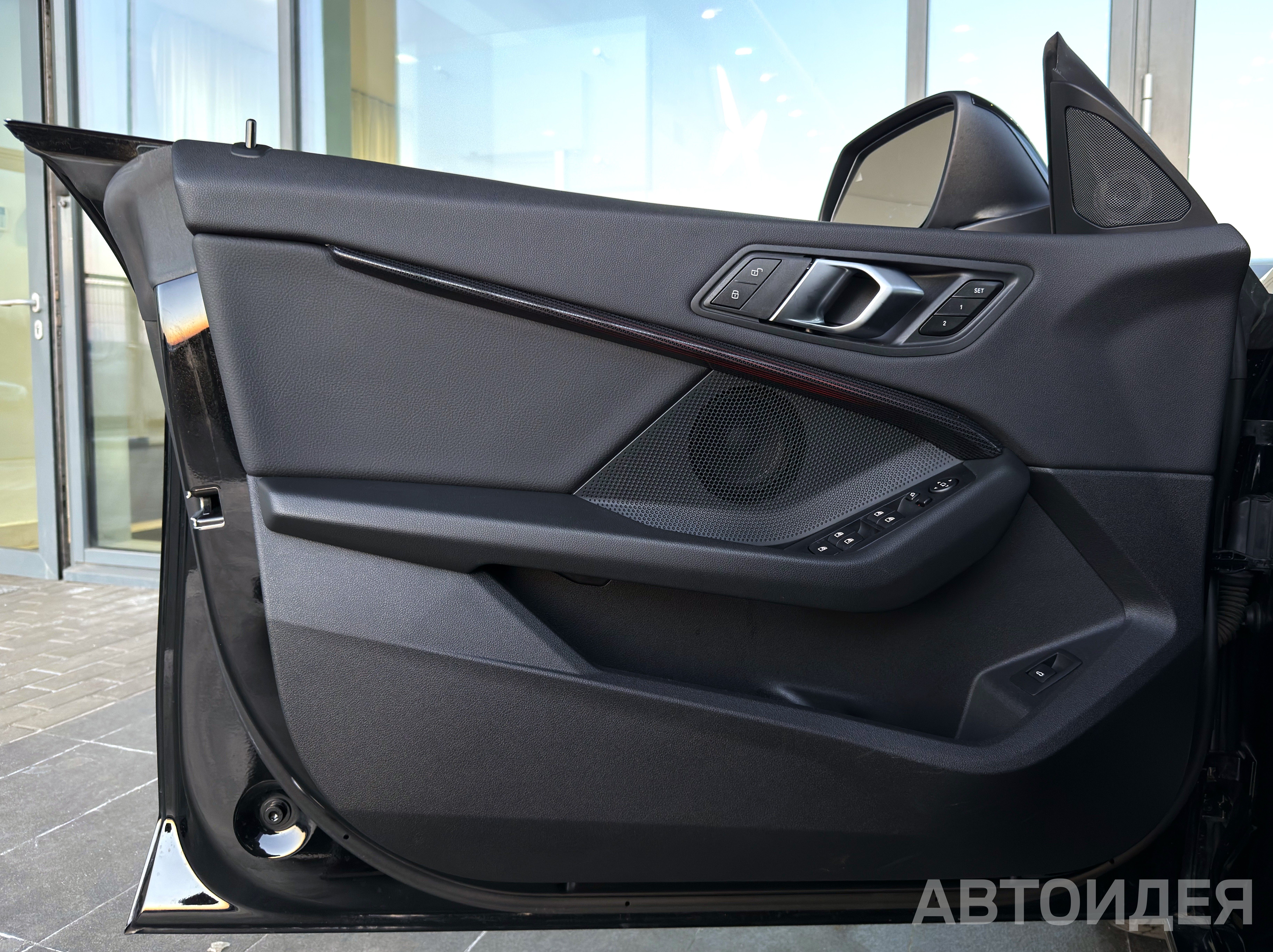 BMW 228i xDrive фото 11