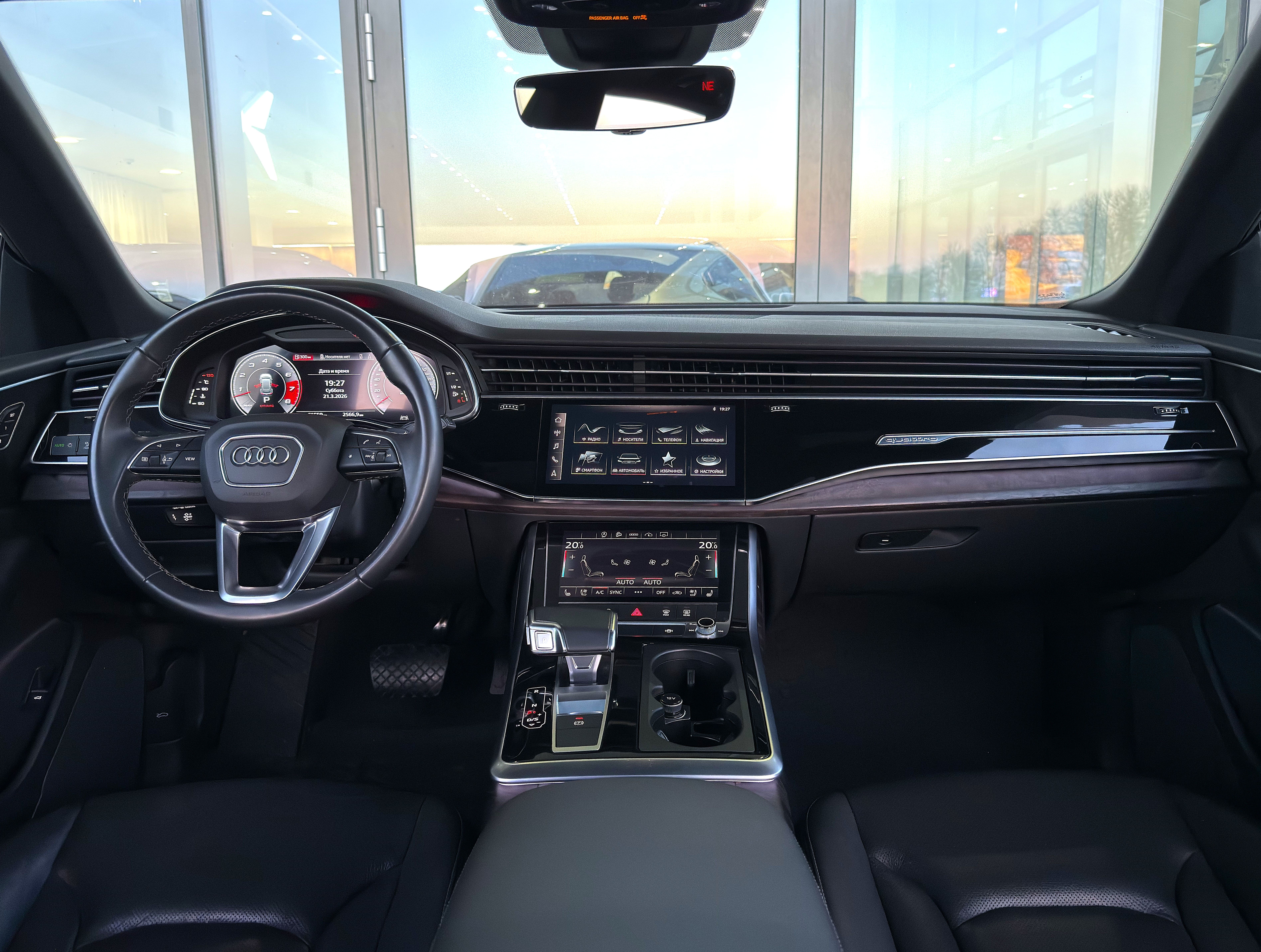 Audi Q8 55 TFSI чёрный металлик orcaschwarz фото 6
