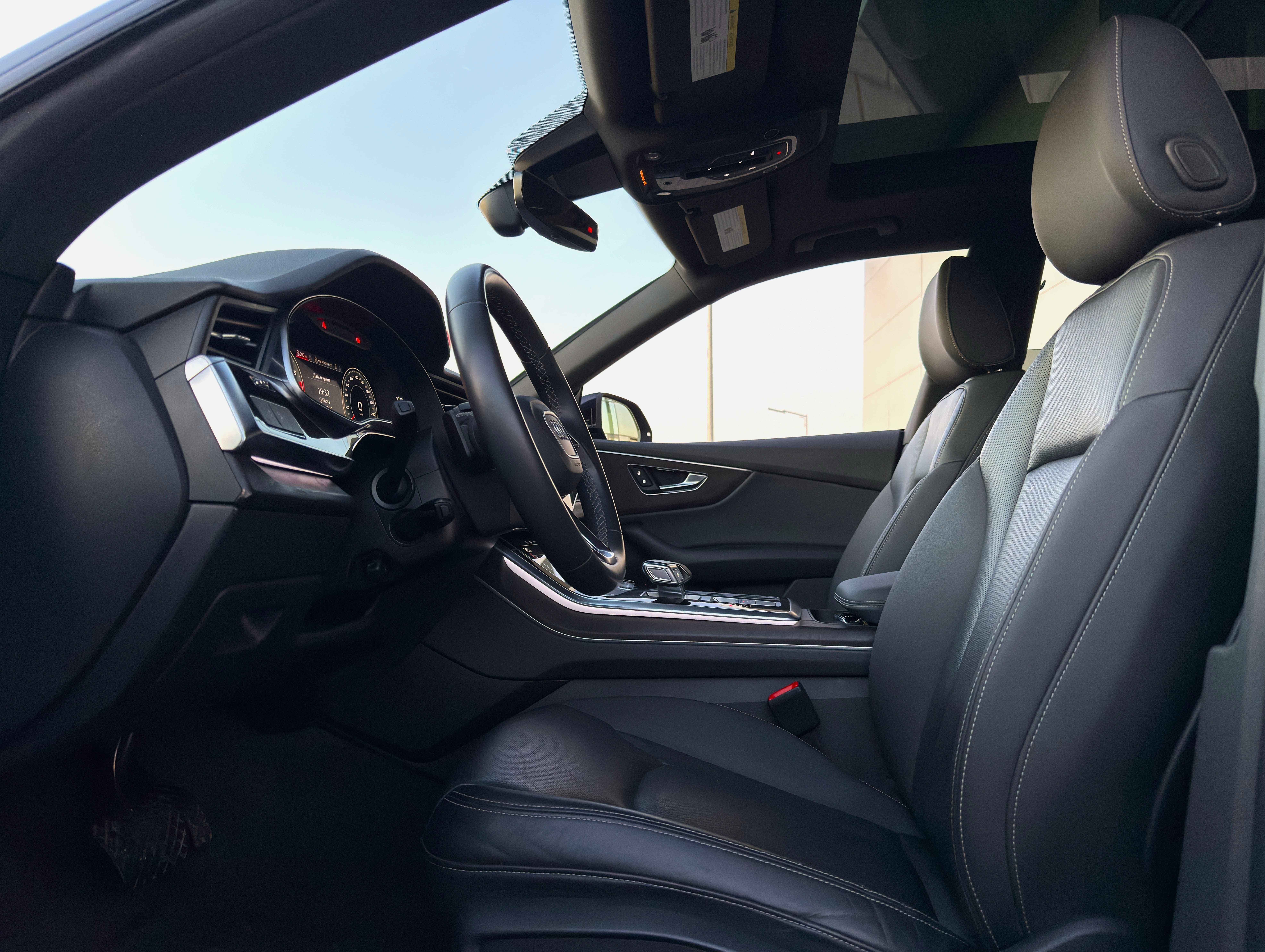 Audi Q8 55 TFSI чёрный металлик orcaschwarz фото 12