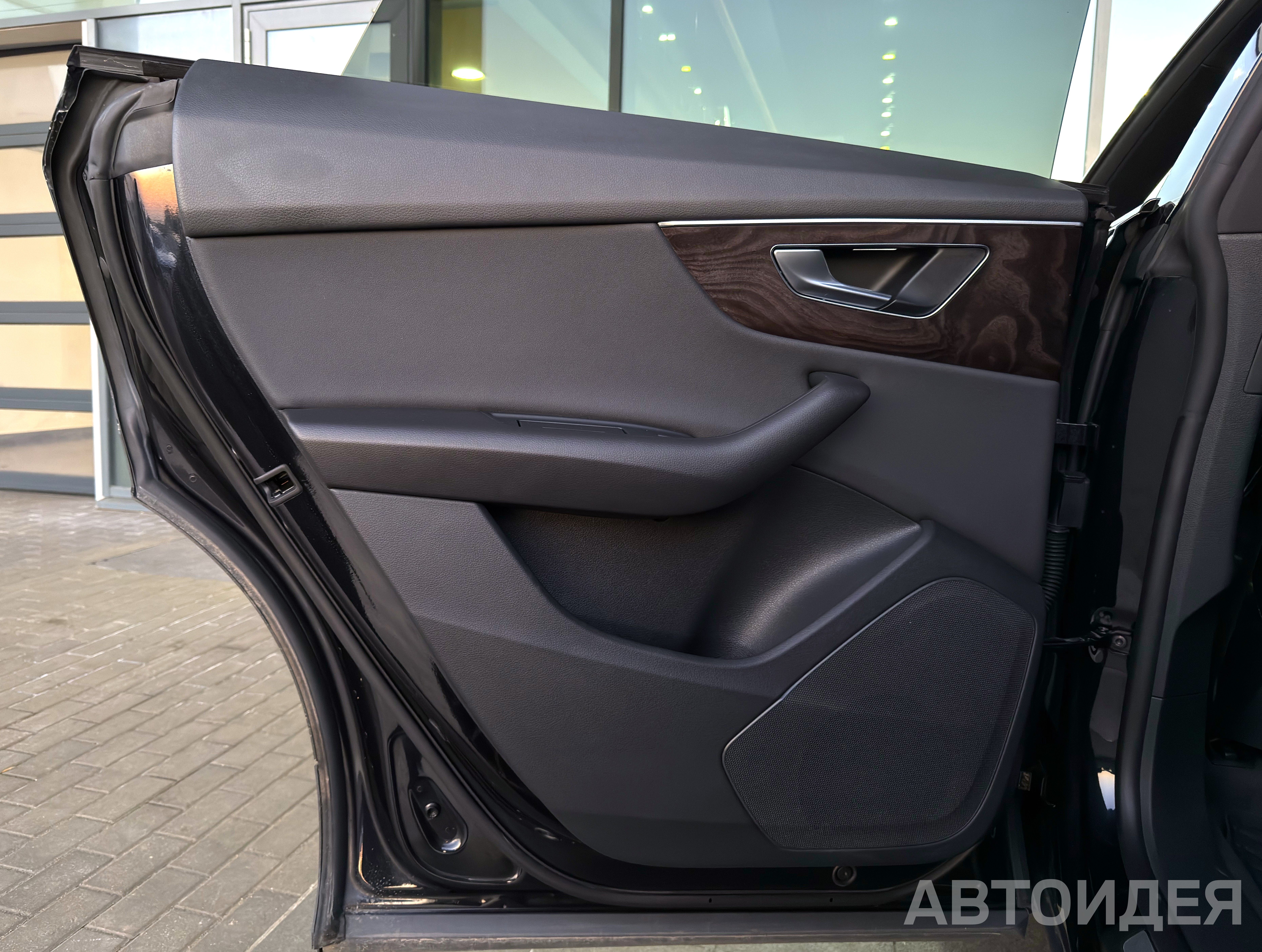 Audi Q8 55 TFSI чёрный металлик orcaschwarz фото 14