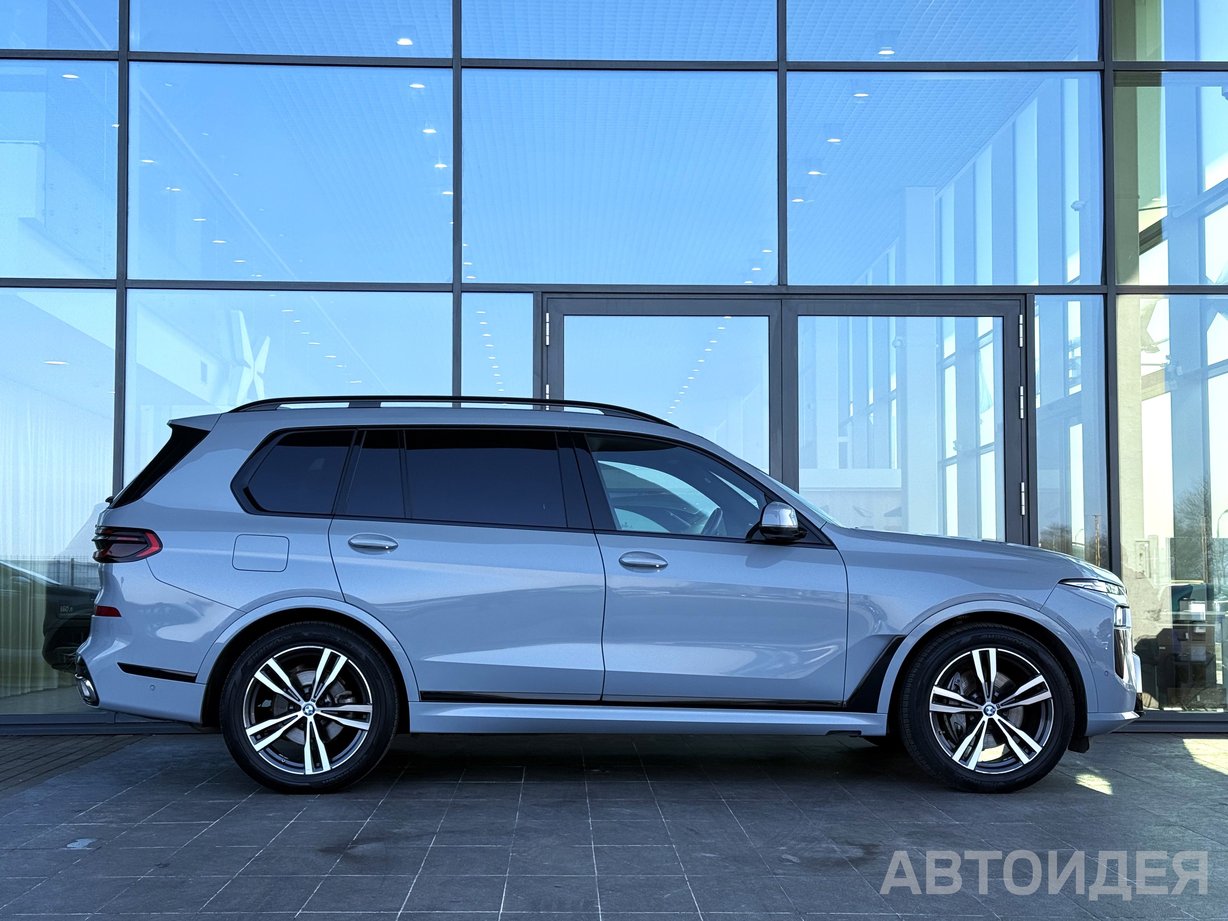 BMW X7 xDrive40i M Серый Бруклин металлик фото 2