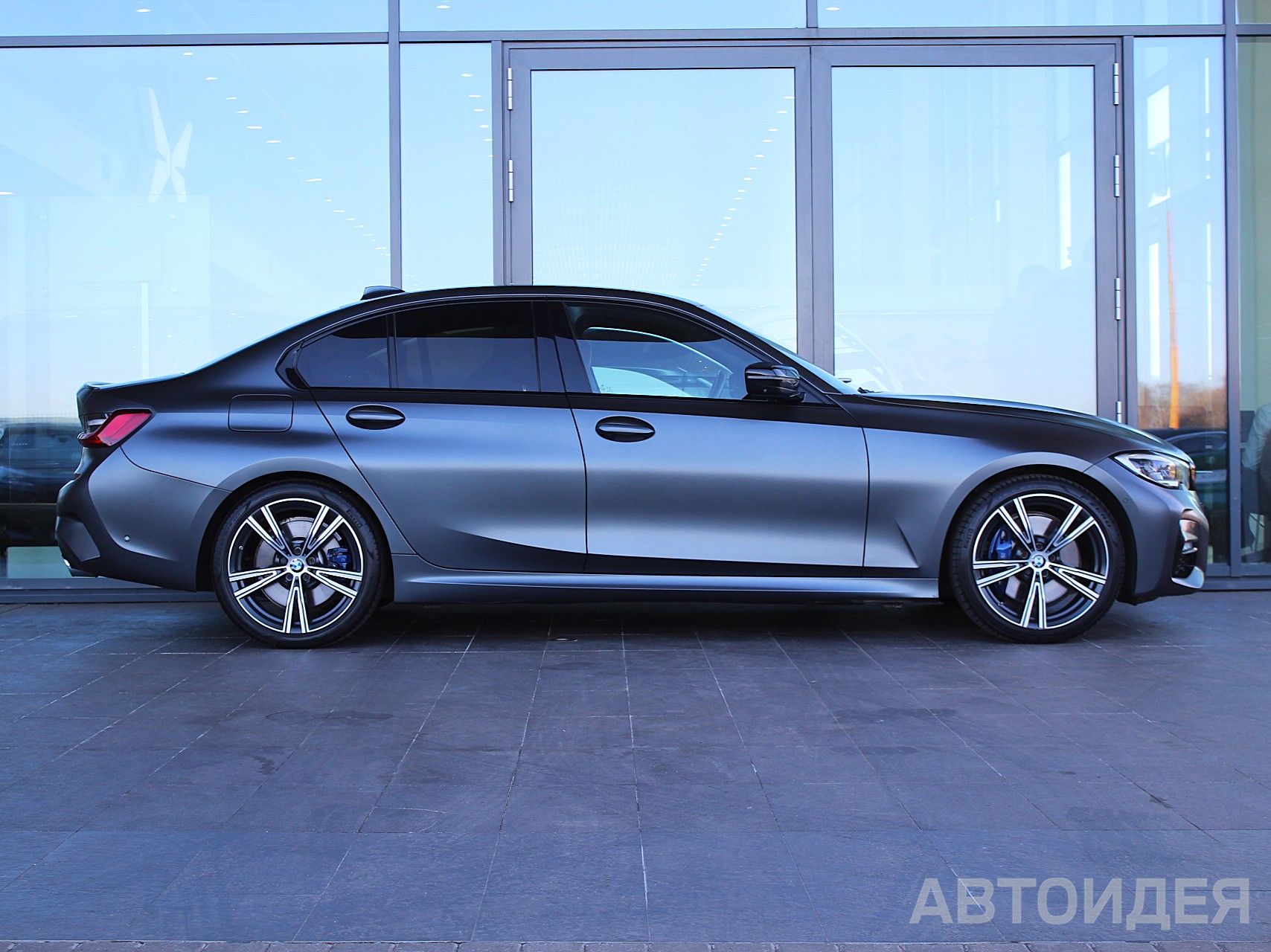 BMW 330d xDrive фото 2