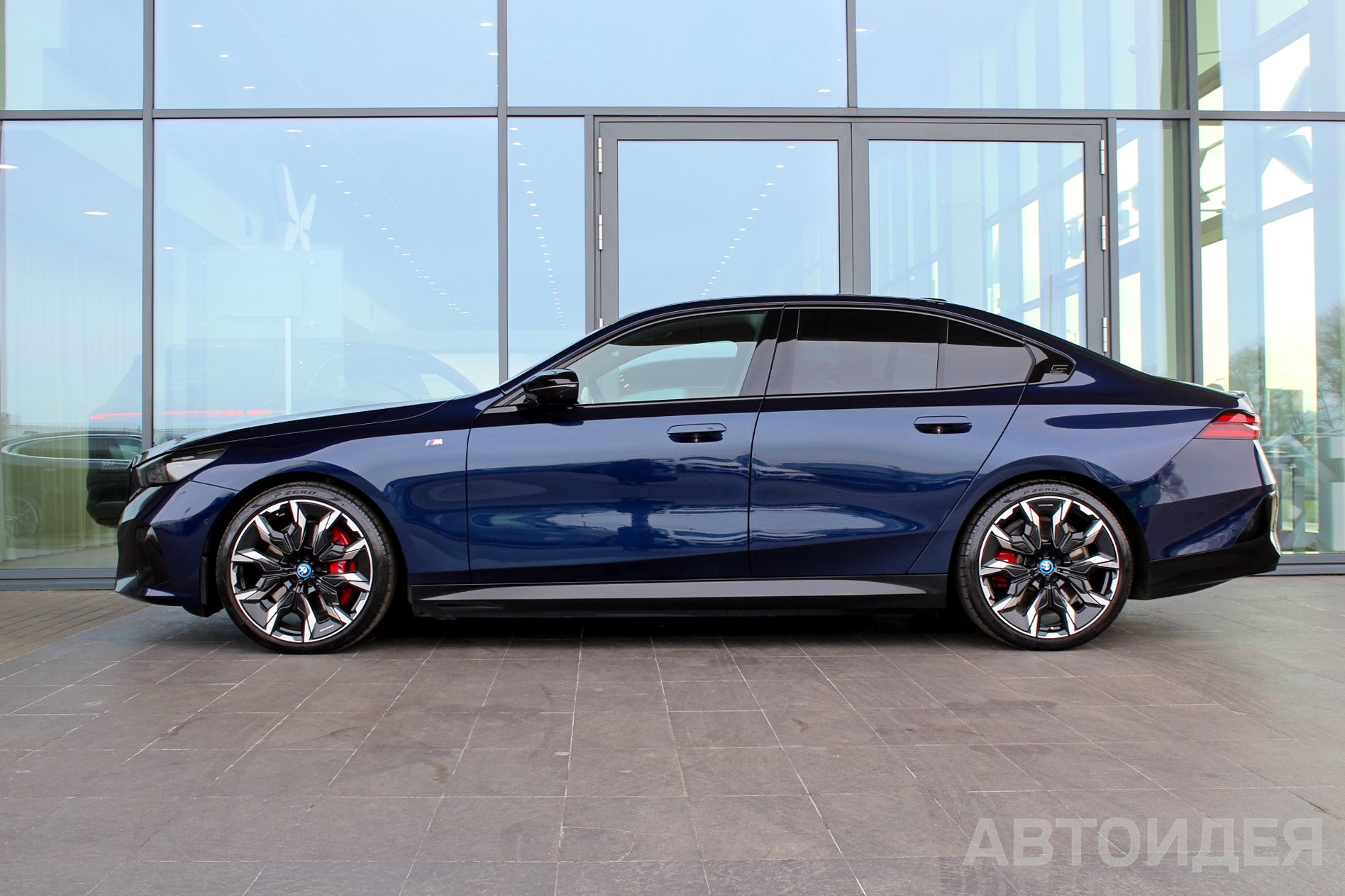 BMW i5 M60 xDrive Синий Танзанит II металлик фото 2
