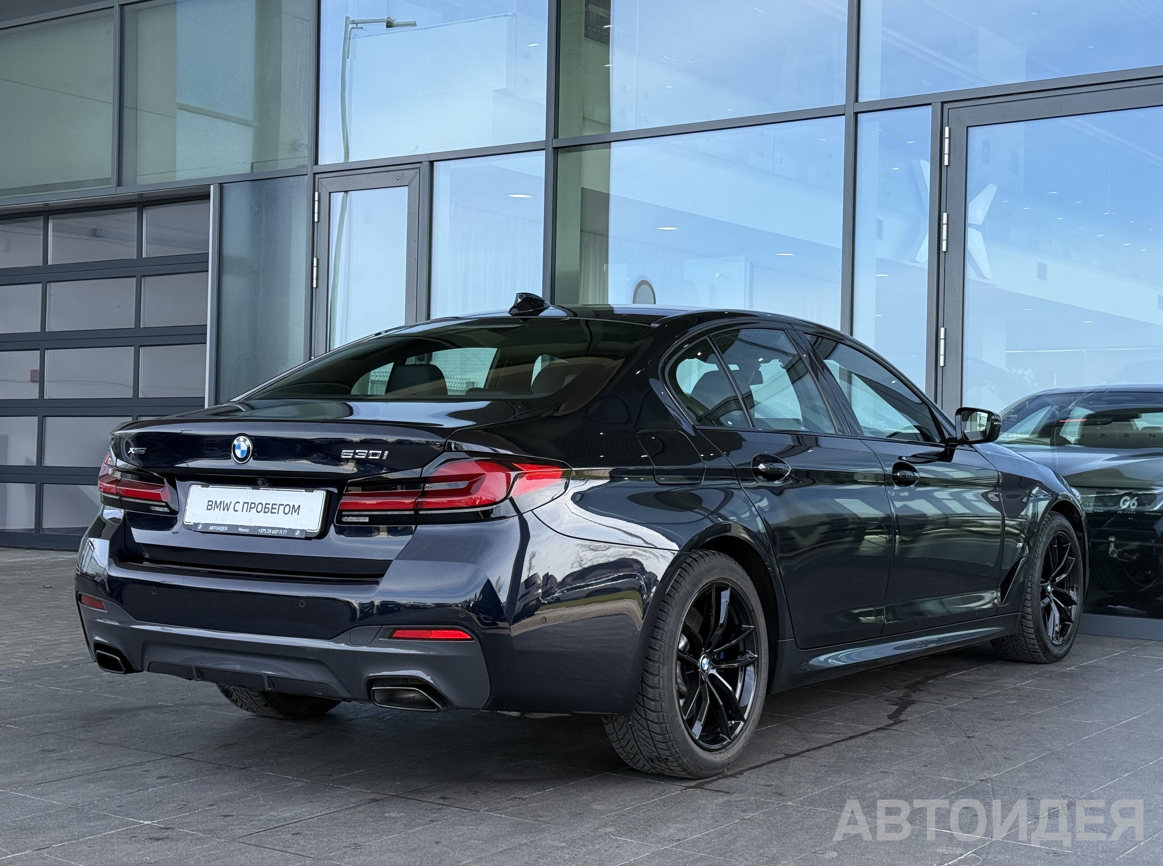 BMW 530i xDrive Sedan Черный Карбон металлик фото 3