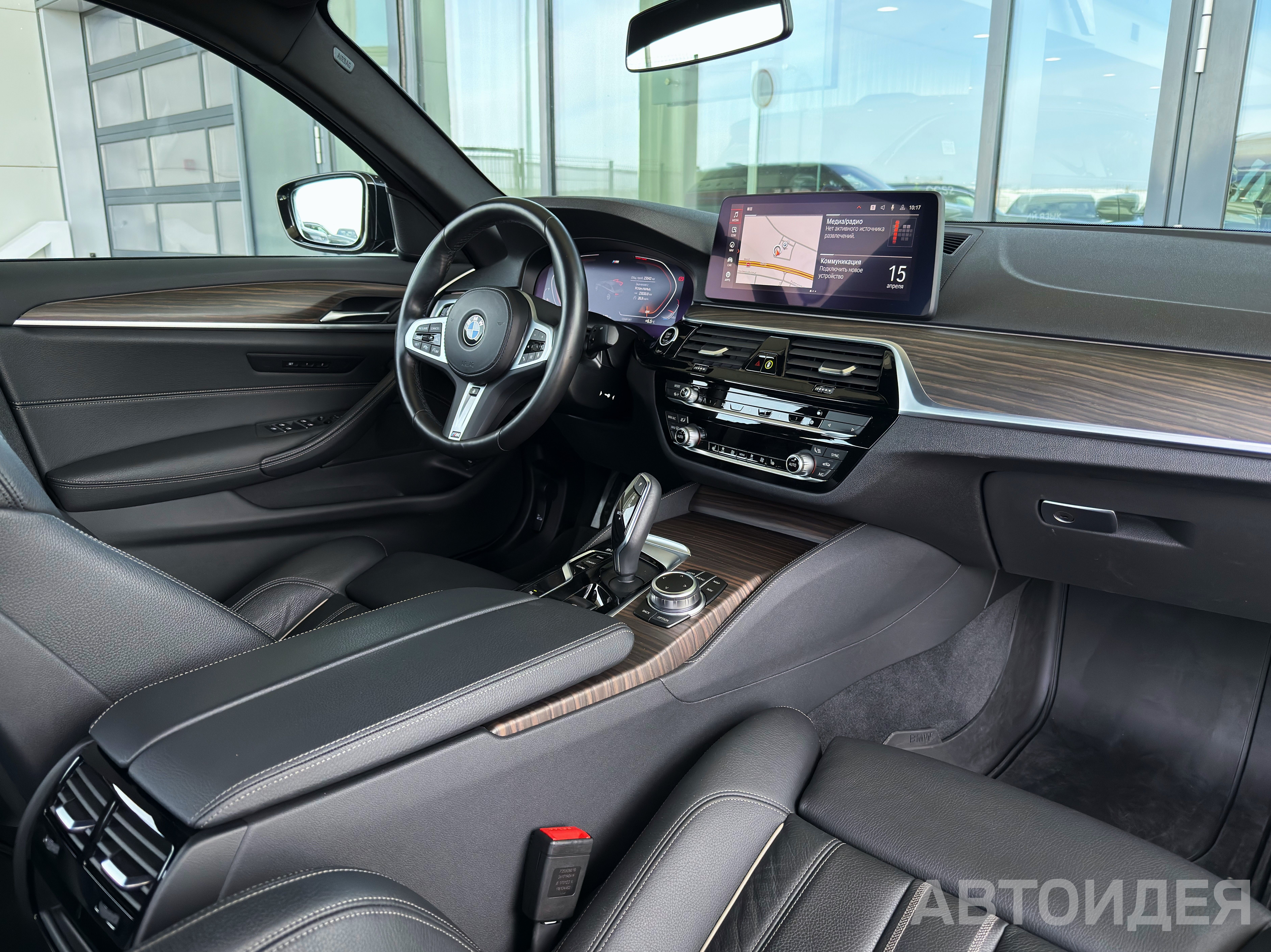BMW 530i xDrive Sedan Черный Карбон металлик фото 5