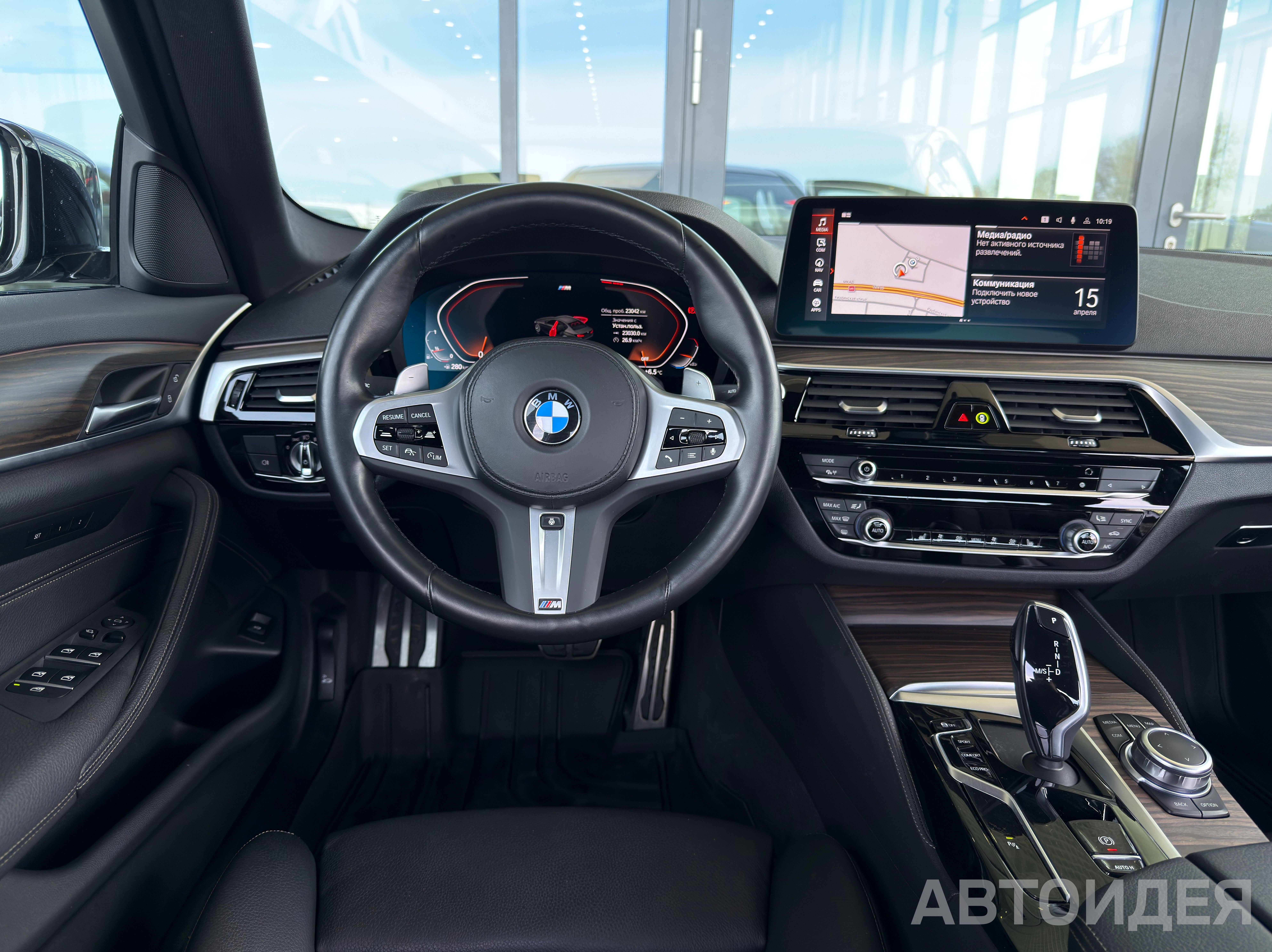 BMW 530i xDrive Sedan Черный Карбон металлик фото 7