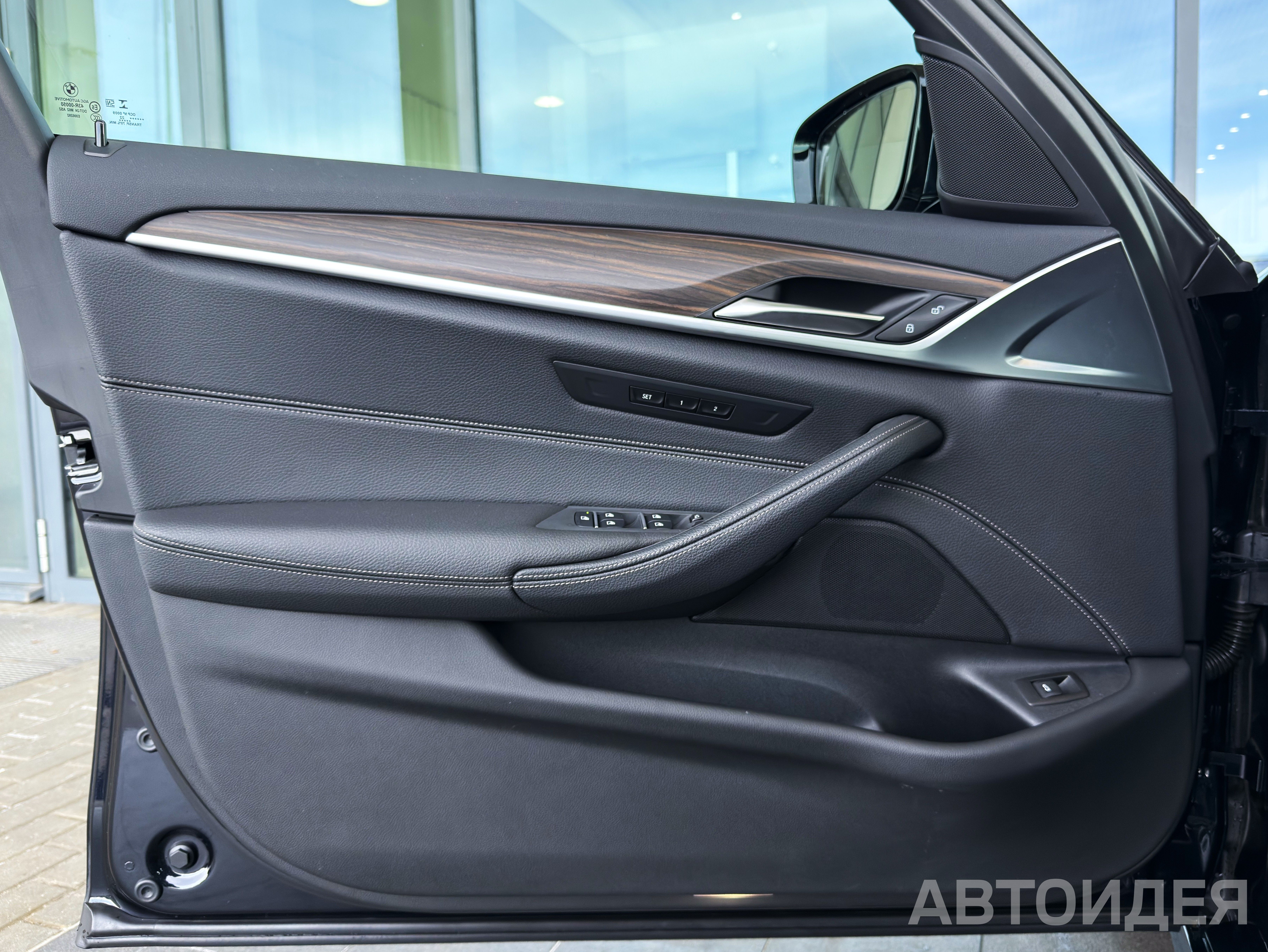 BMW 530i xDrive Sedan Черный Карбон металлик фото 10