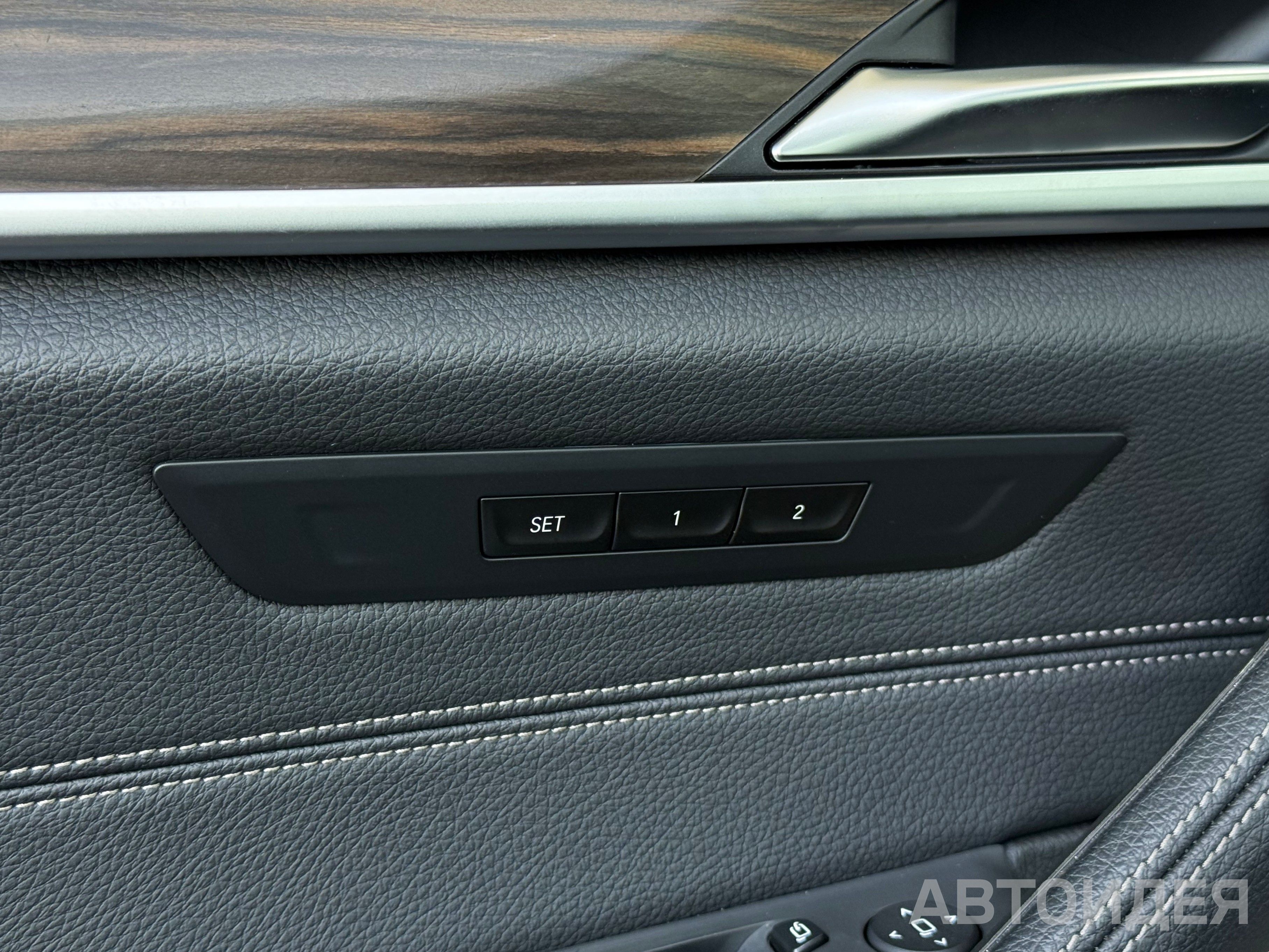 BMW 530i xDrive Sedan Черный Карбон металлик фото 11