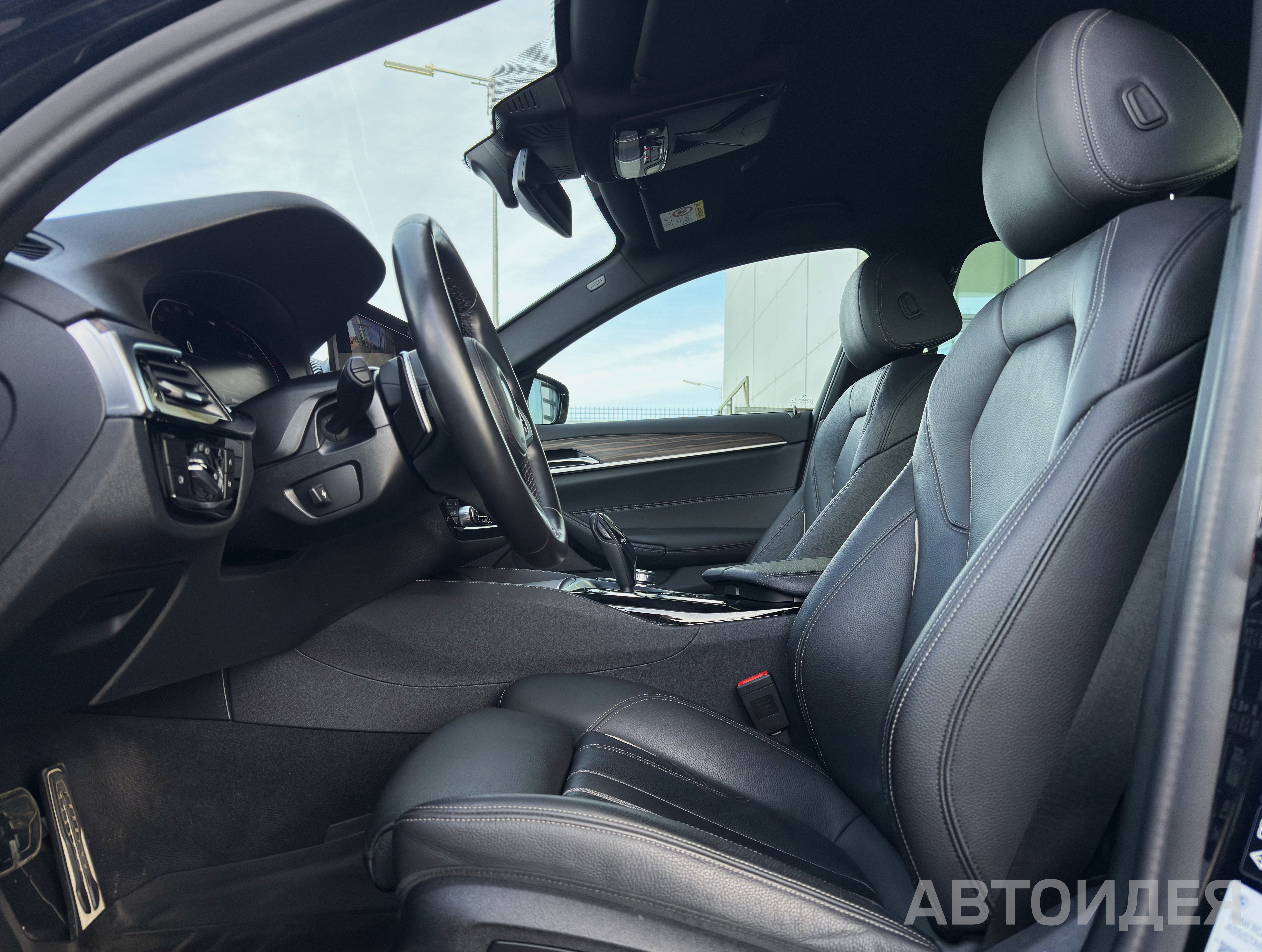 BMW 530i xDrive Sedan Черный Карбон металлик фото 12