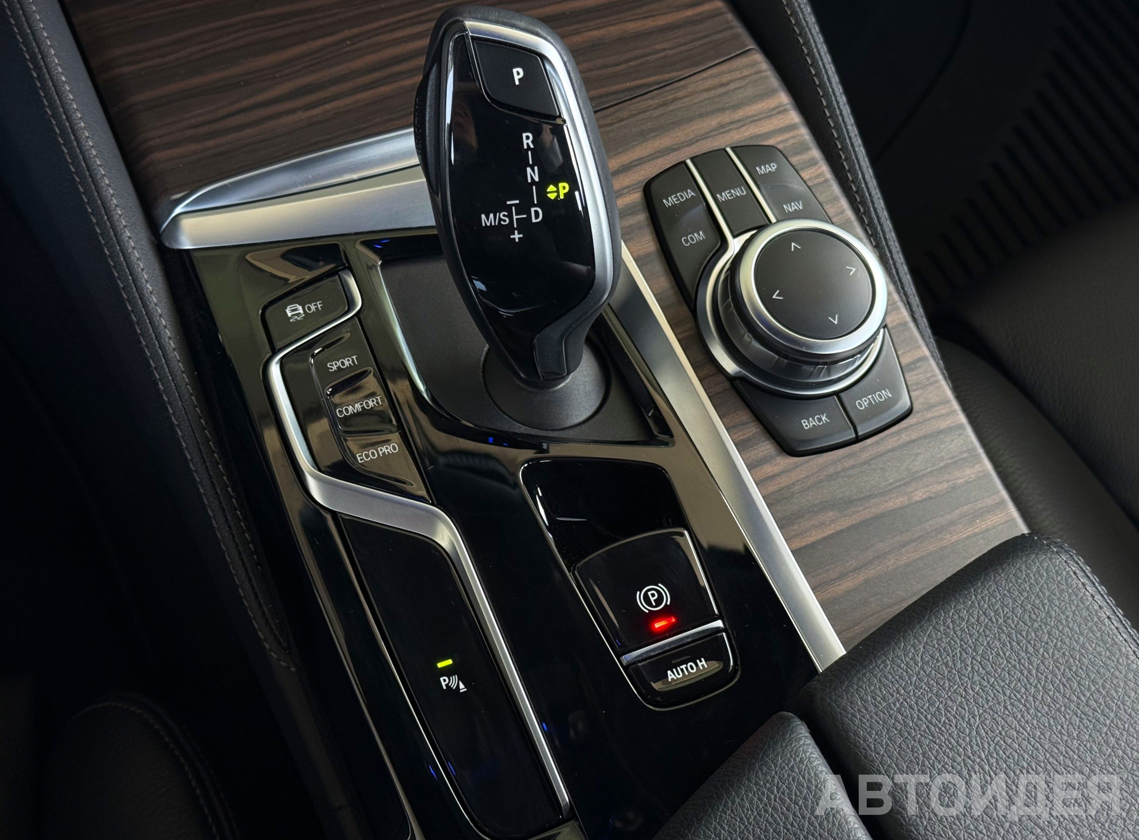 BMW 530i xDrive Sedan Черный Карбон металлик фото 16