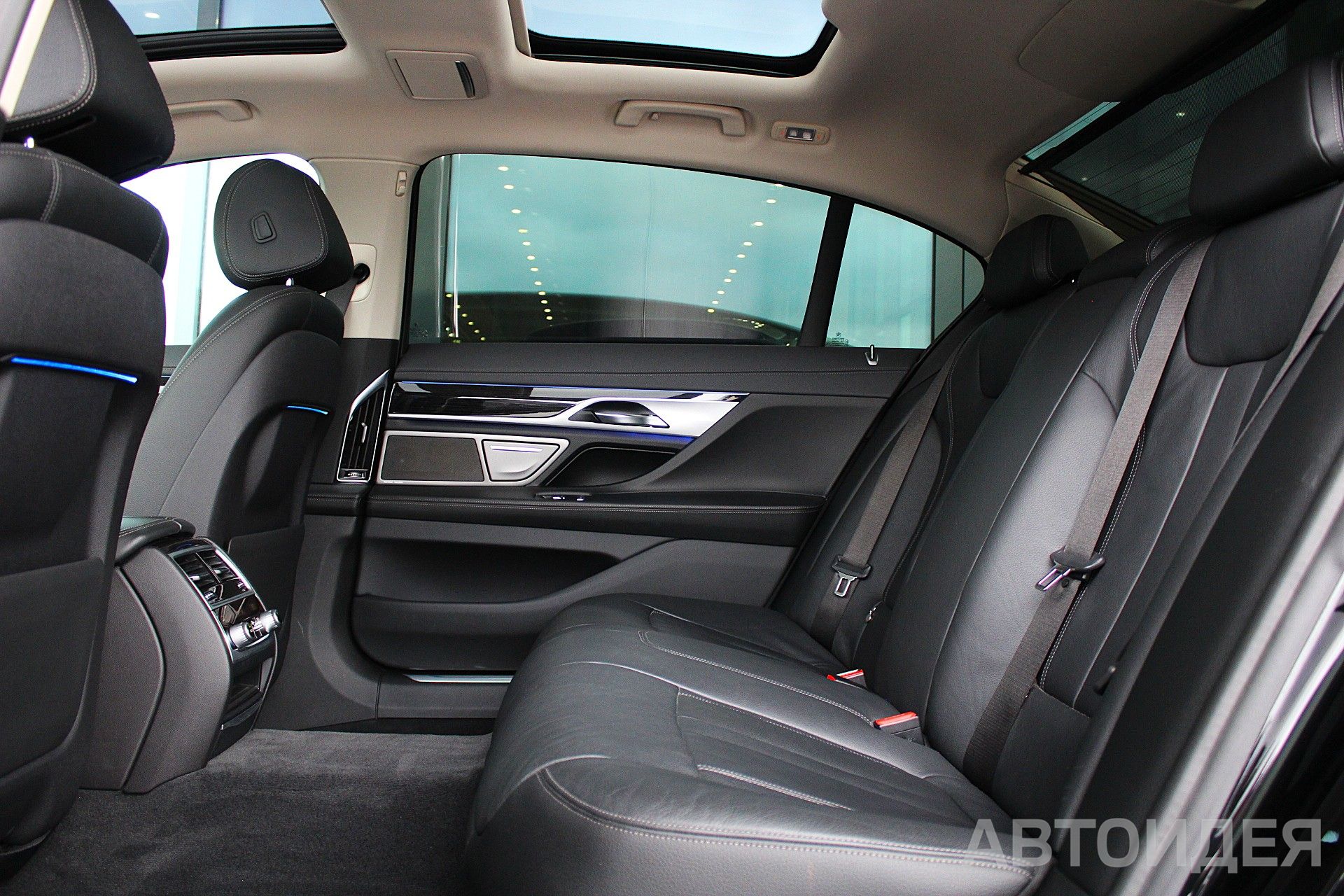 BMW 740Li Sedan фото 14