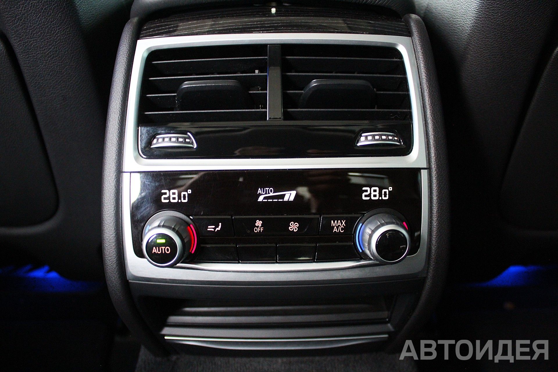 BMW 740Li Sedan фото 15