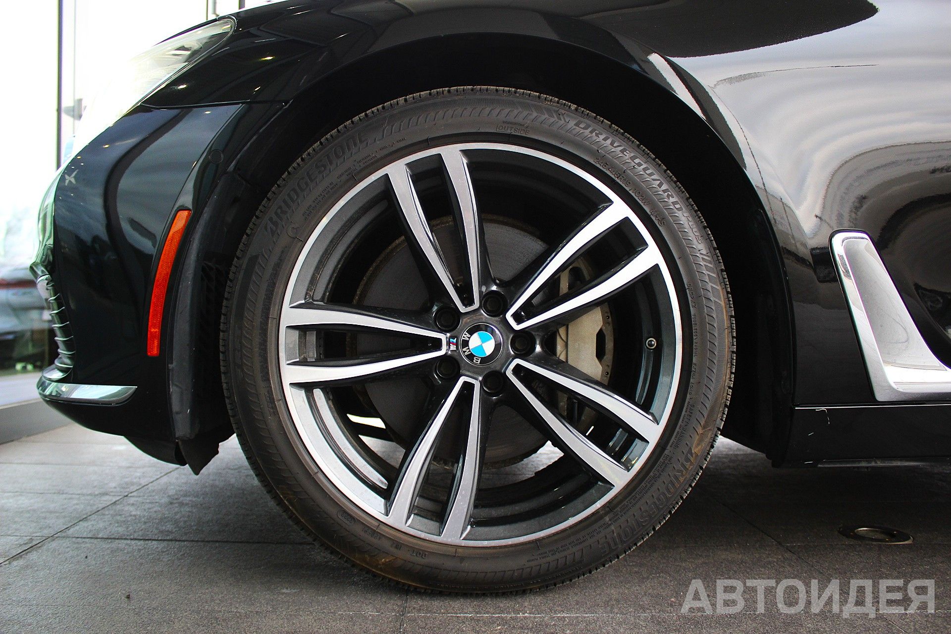 BMW 740Li Sedan фото 29