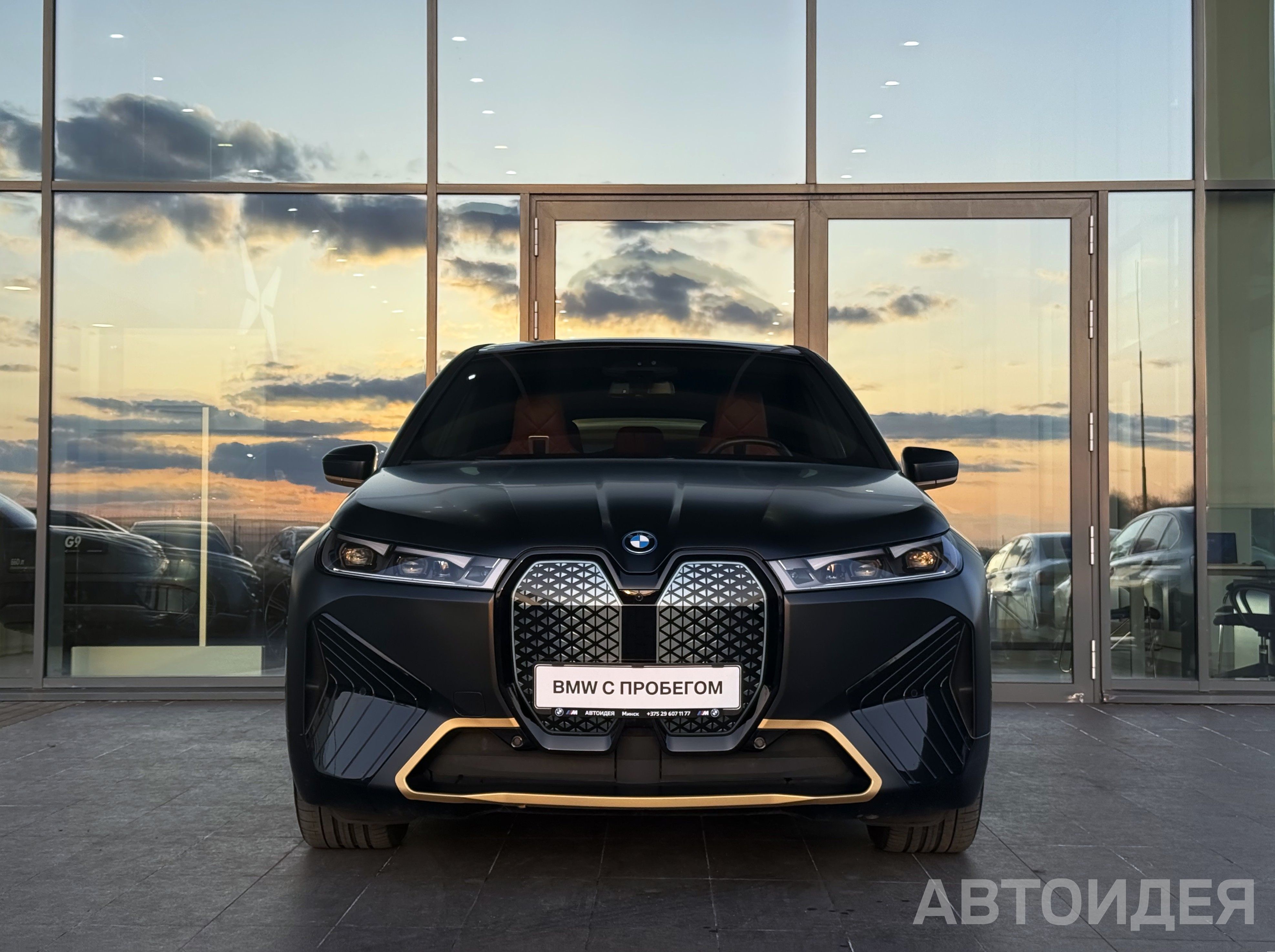 BMW i iX xDrive40 фото 1