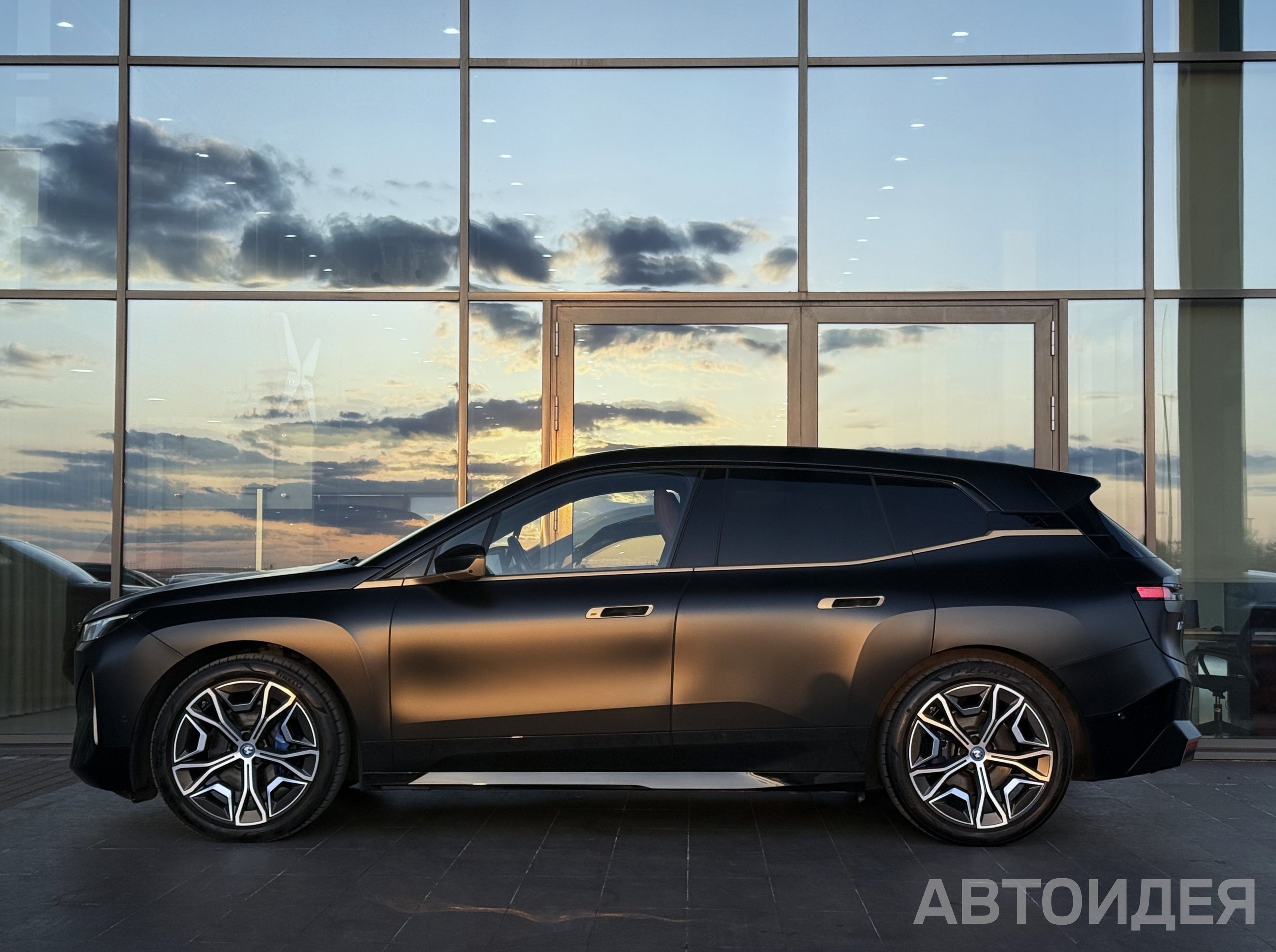 BMW i iX xDrive40 фото 2