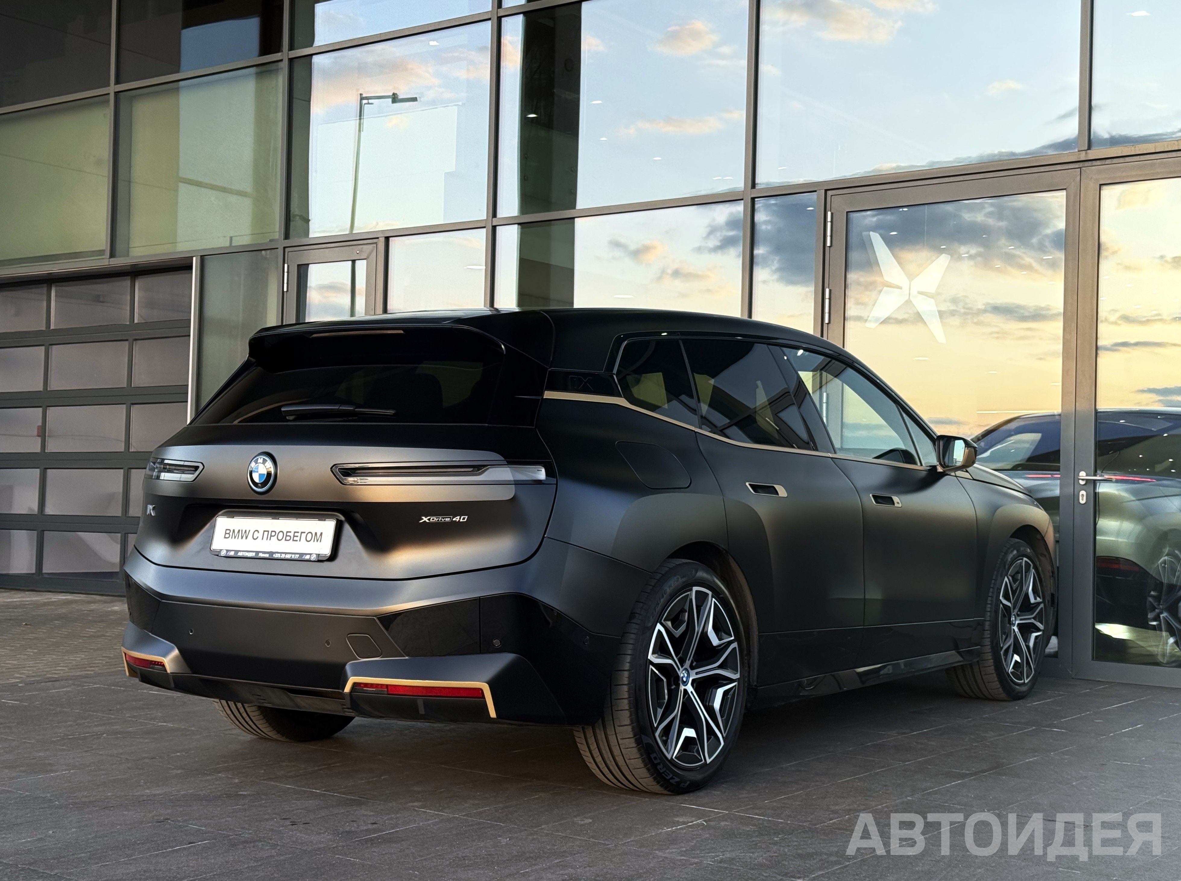 BMW i iX xDrive40 фото 3