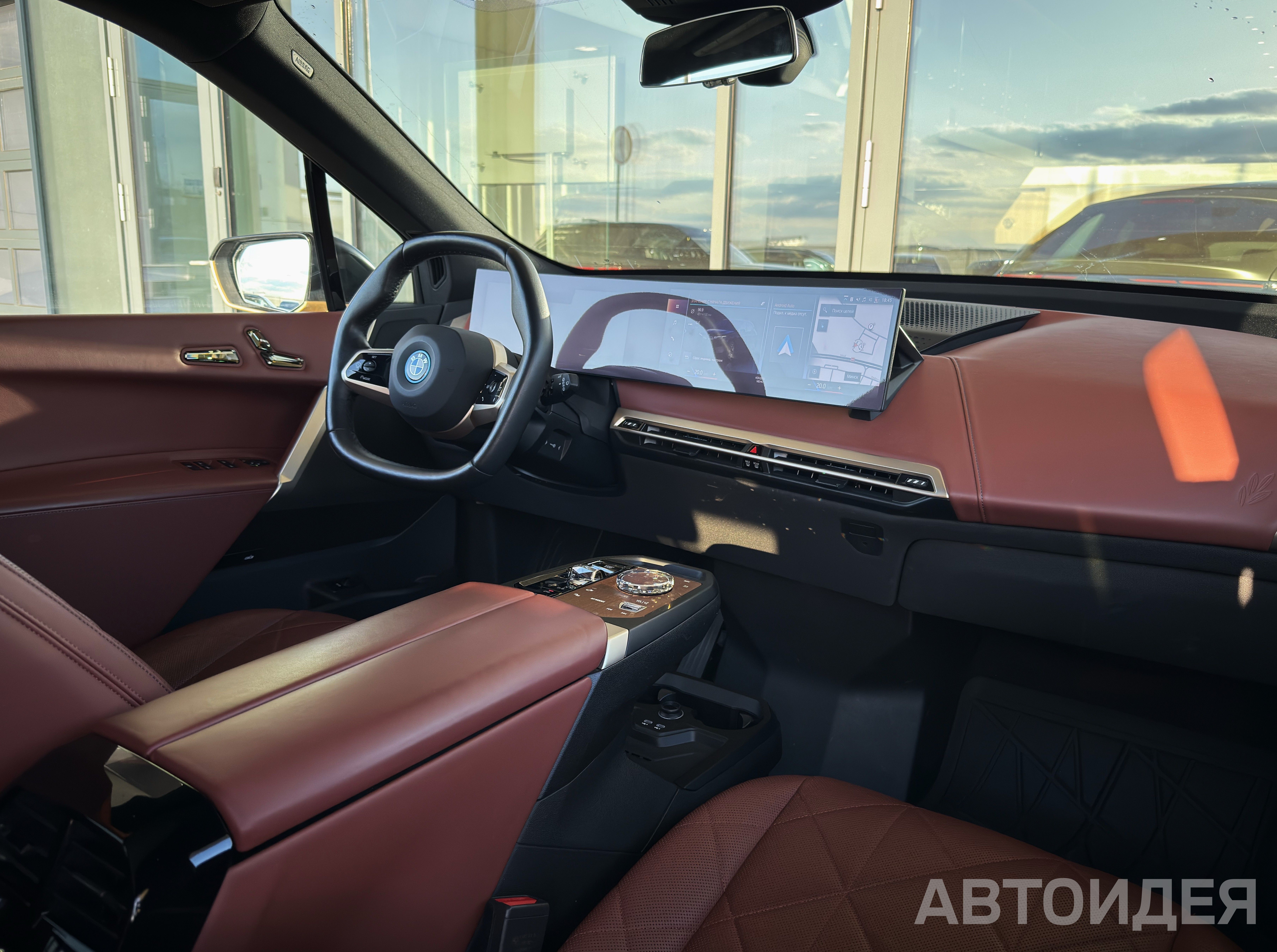 BMW i iX xDrive40 фото 5