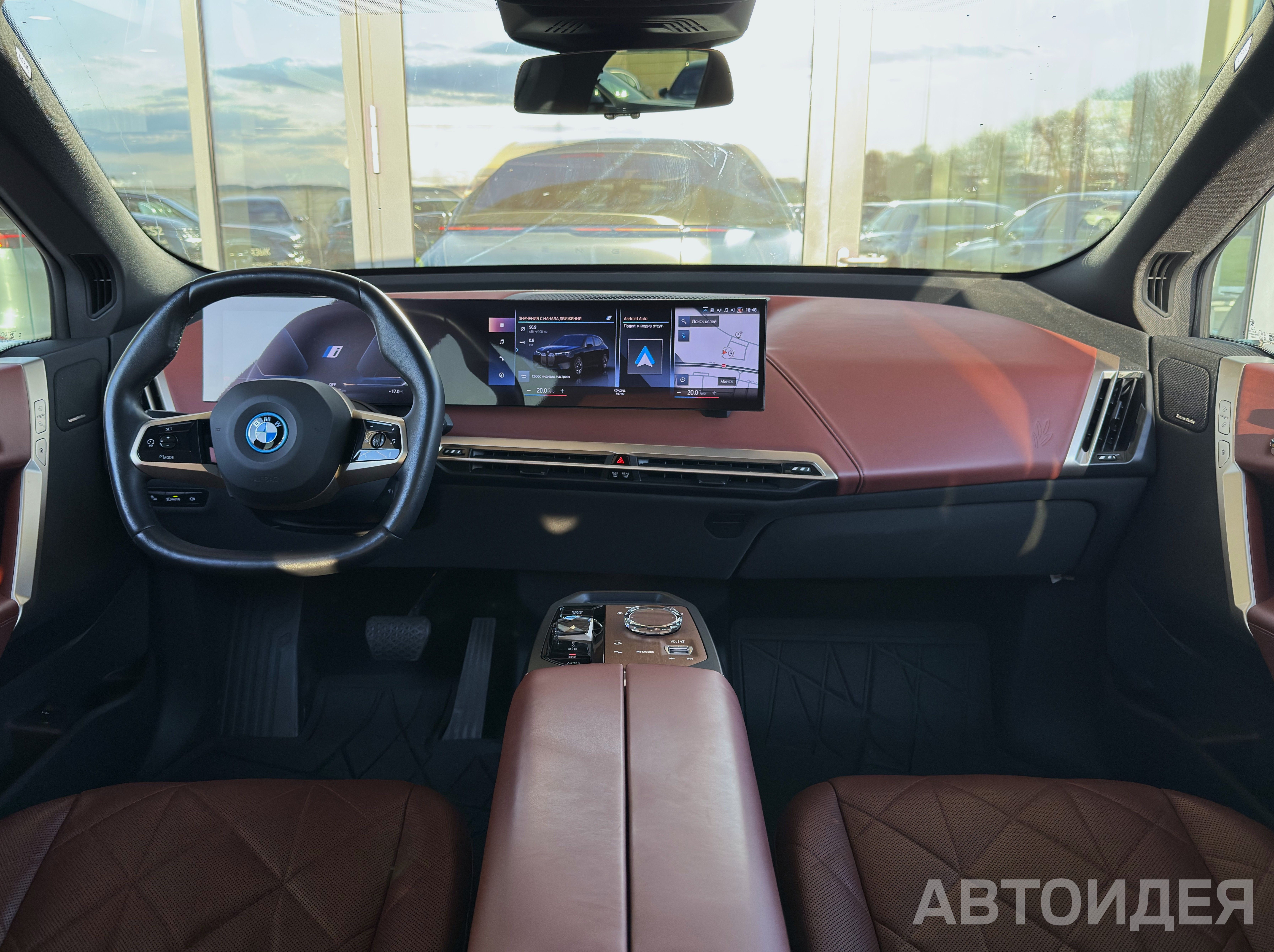 BMW i iX xDrive40 фото 6