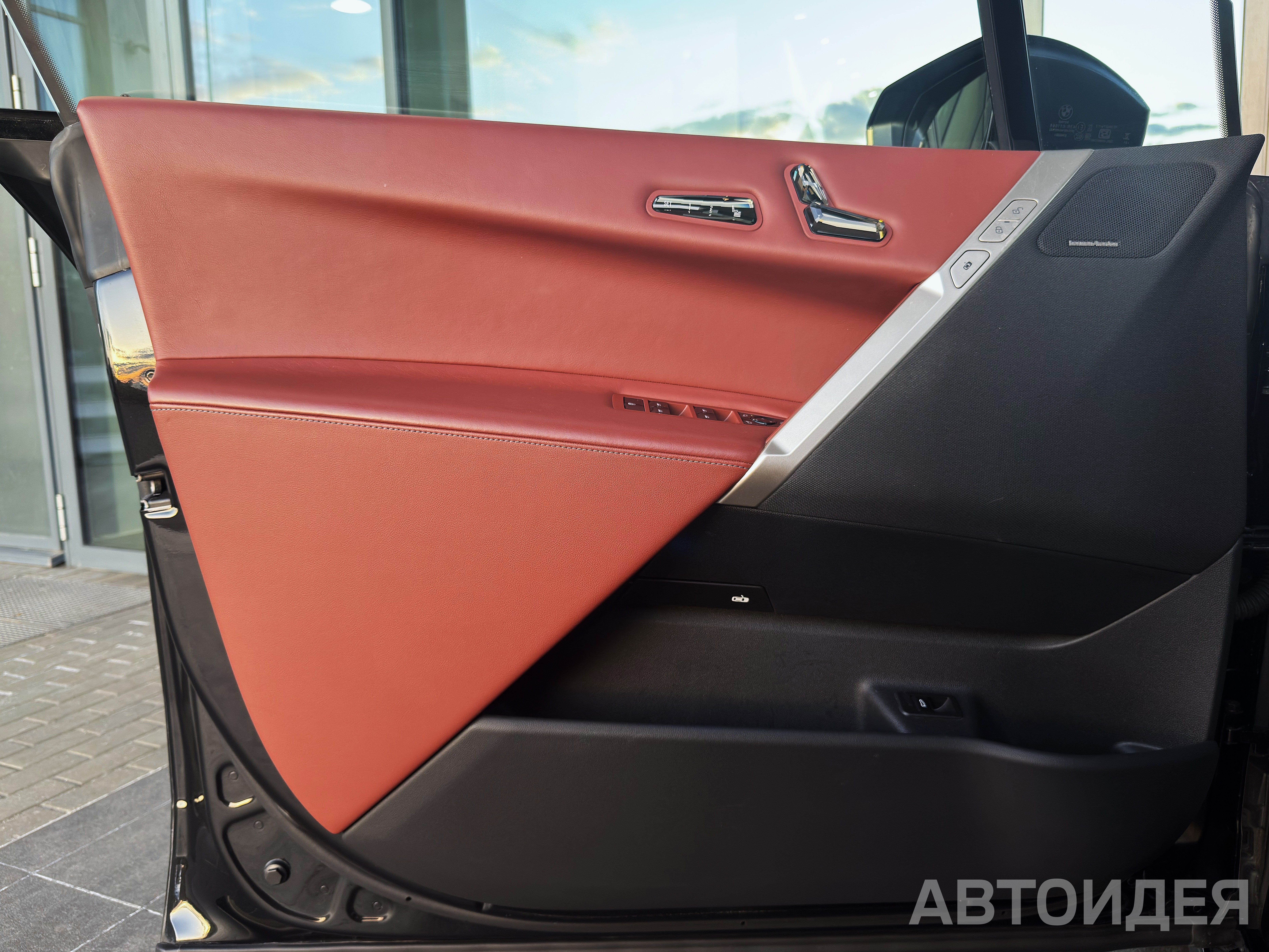 BMW i iX xDrive40 фото 9