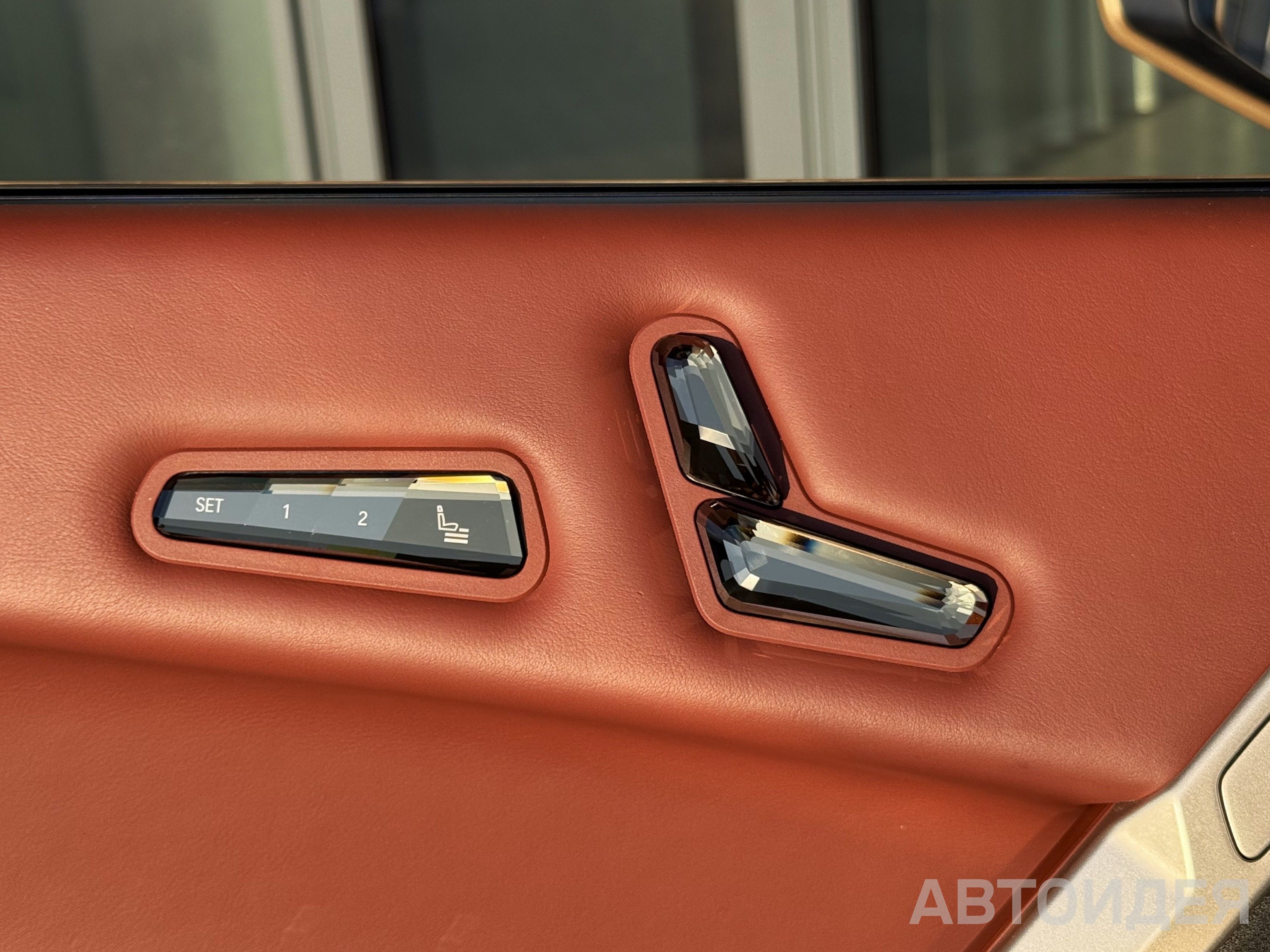 BMW i iX xDrive40 фото 10